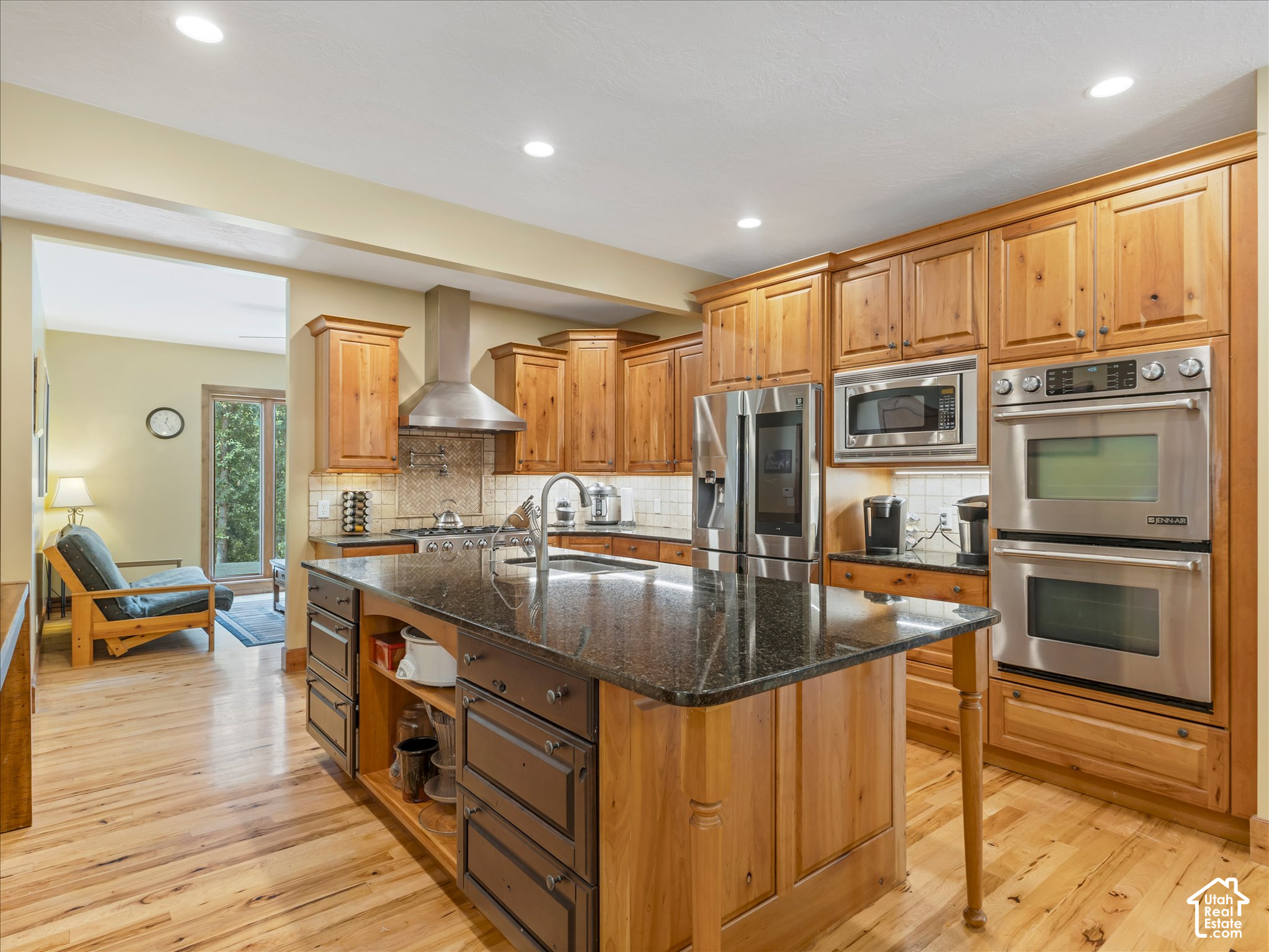 main property photo 9
