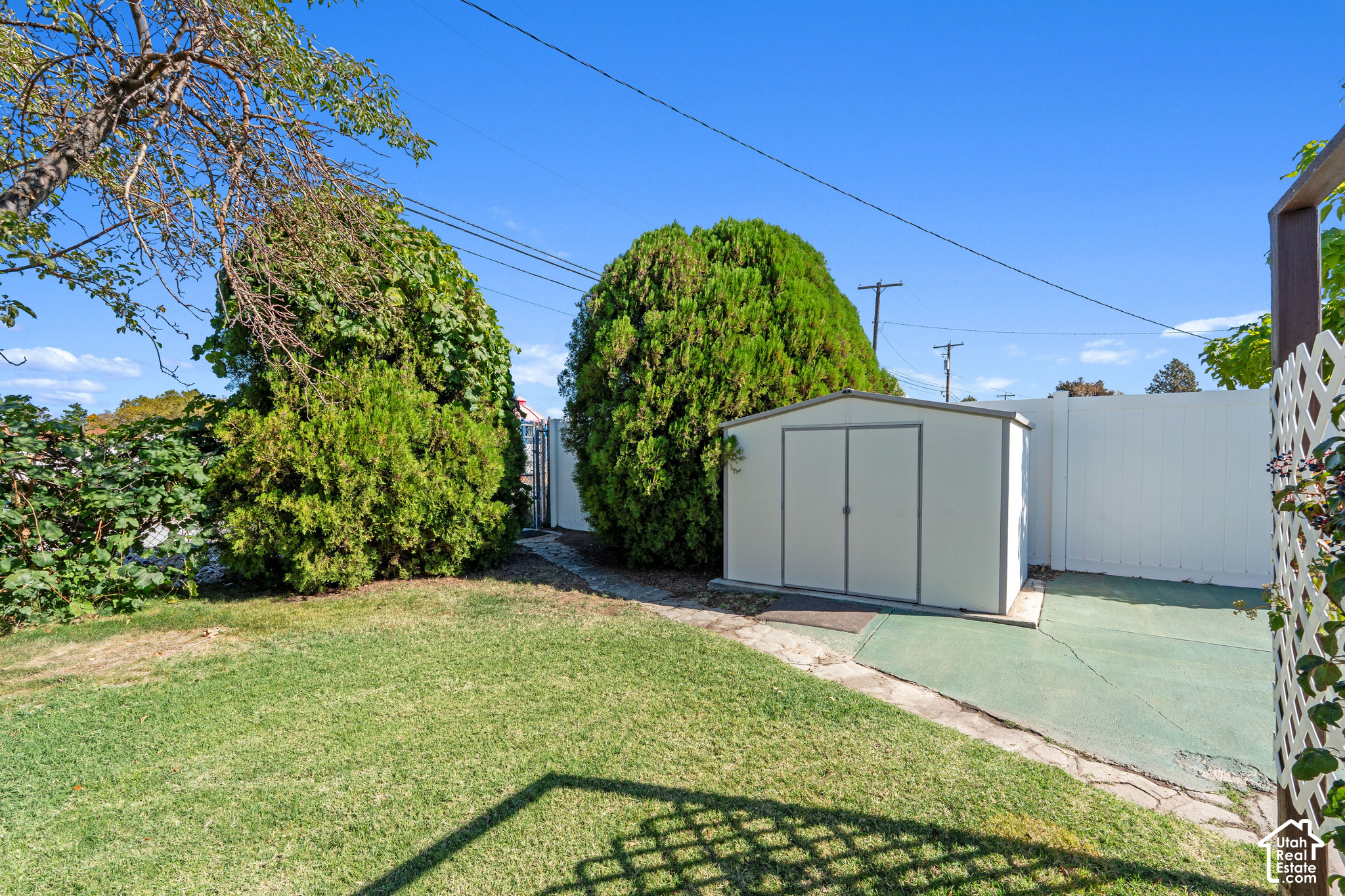 main property photo 16