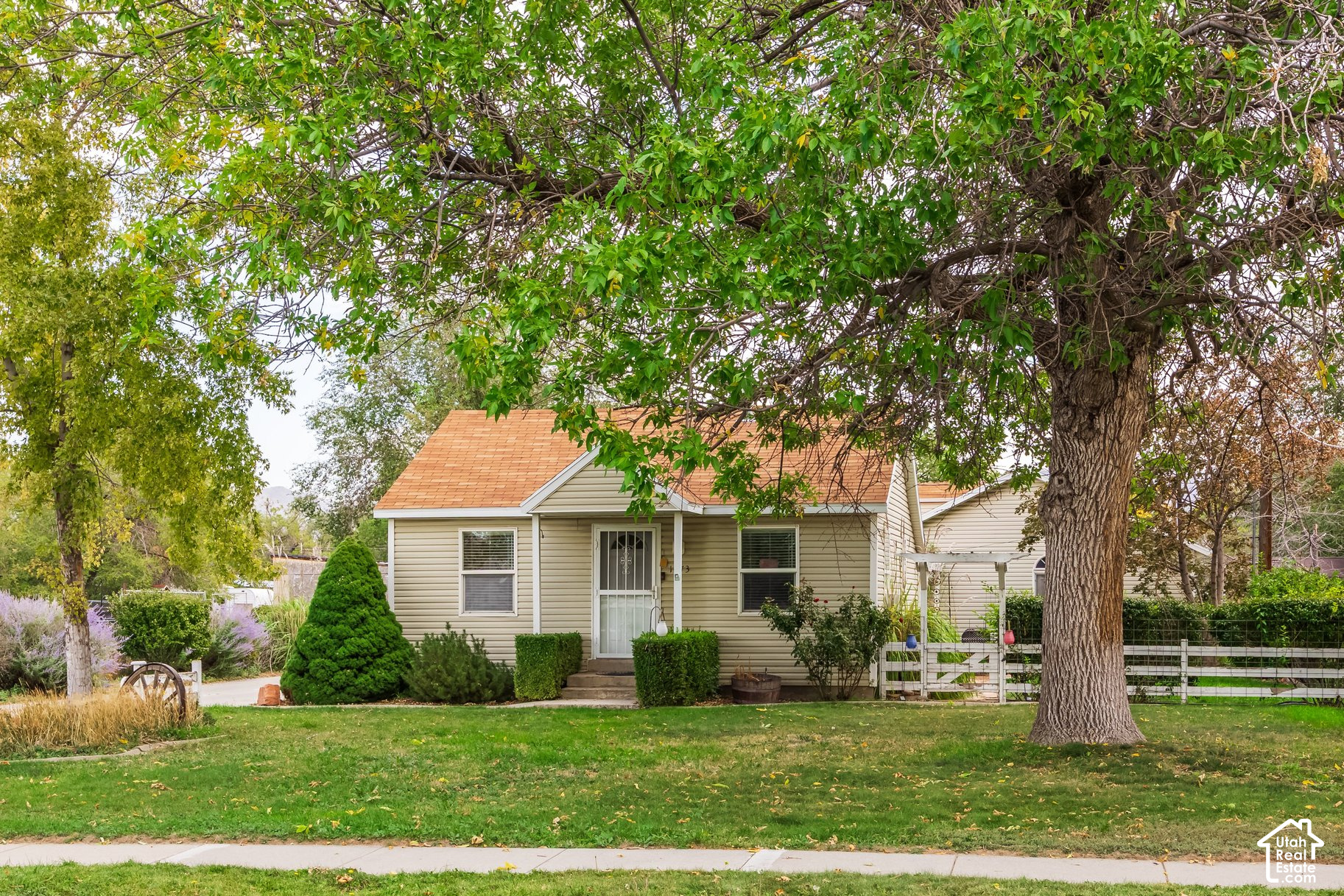 main property photo 6