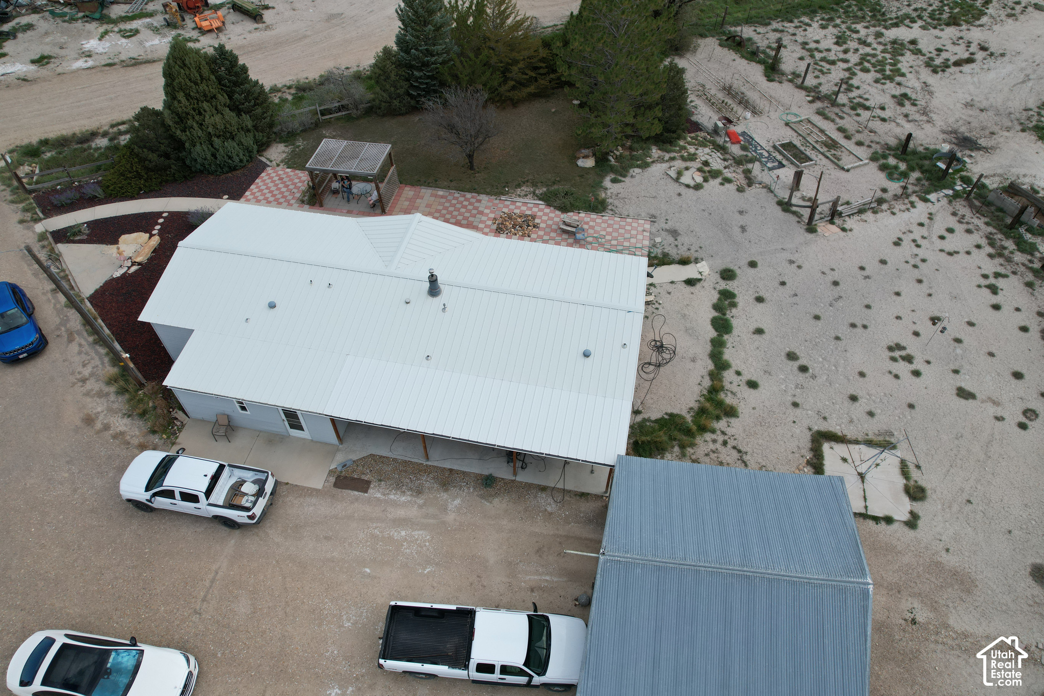 main property photo 40