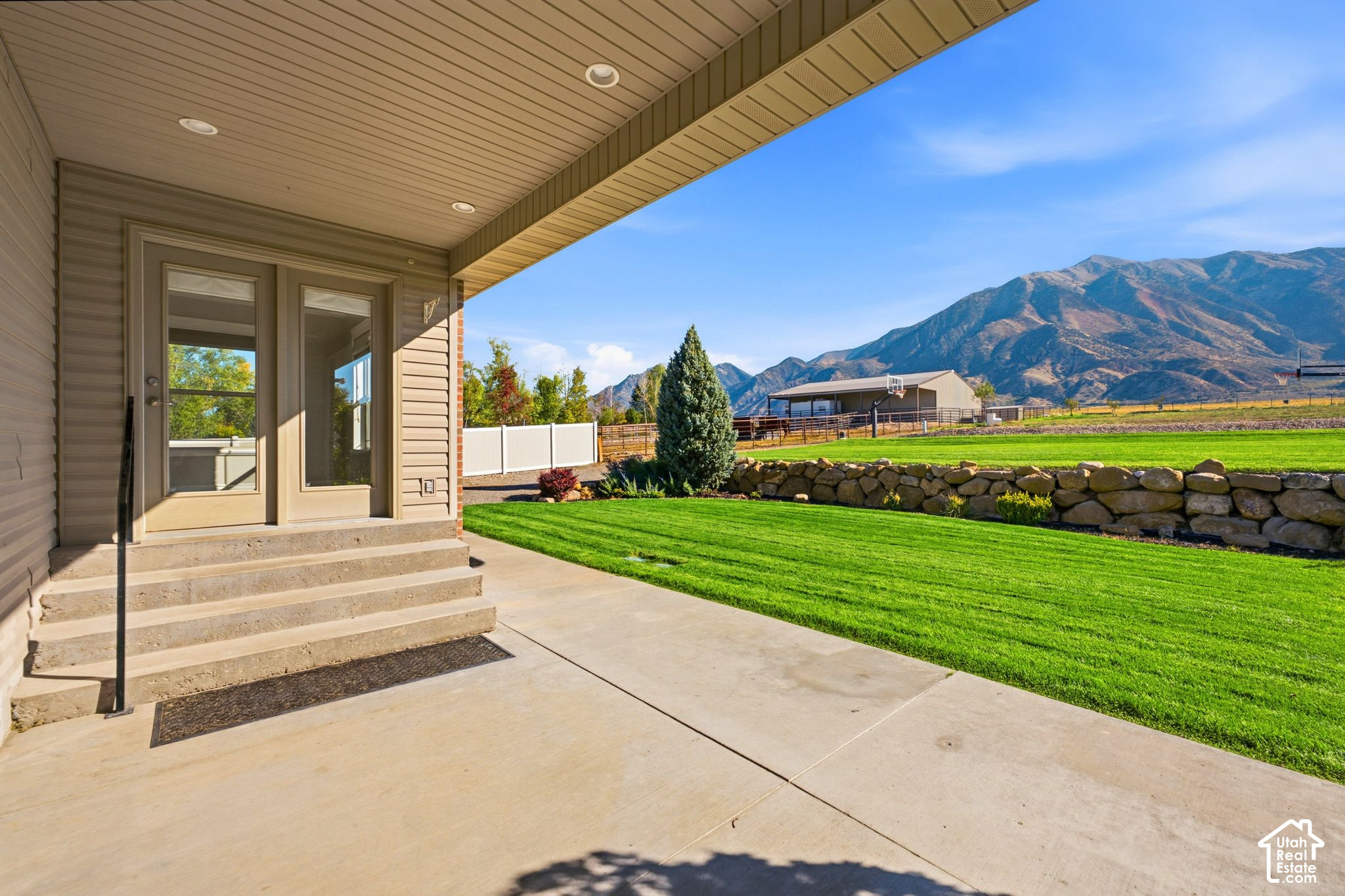 main property photo 8
