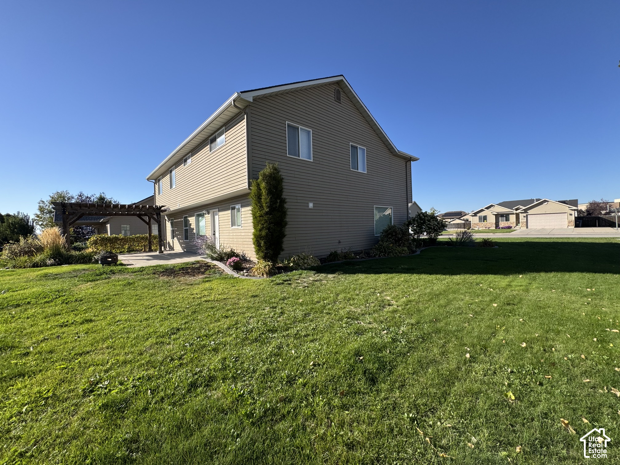 main property photo 45
