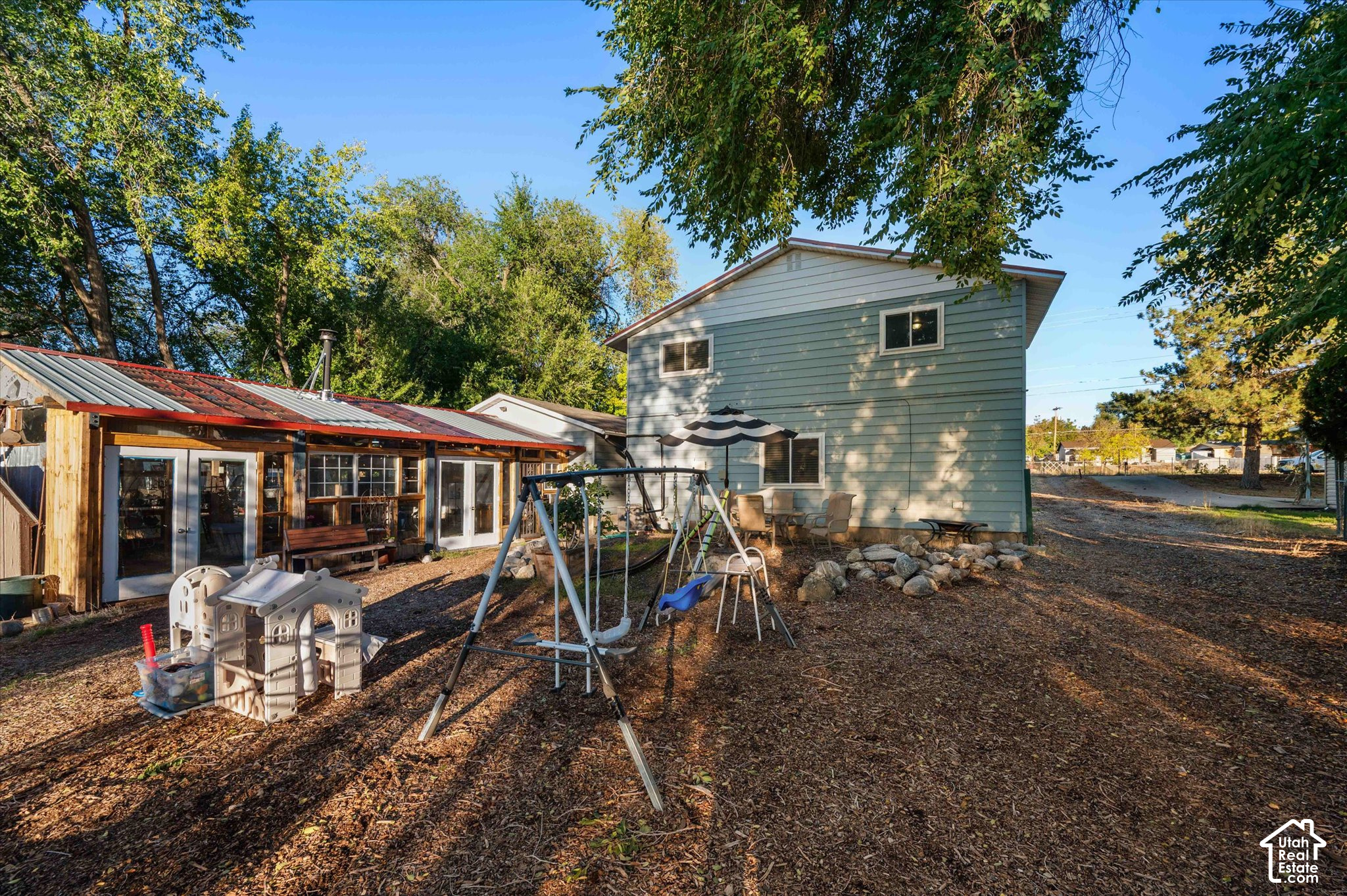 main property photo 28