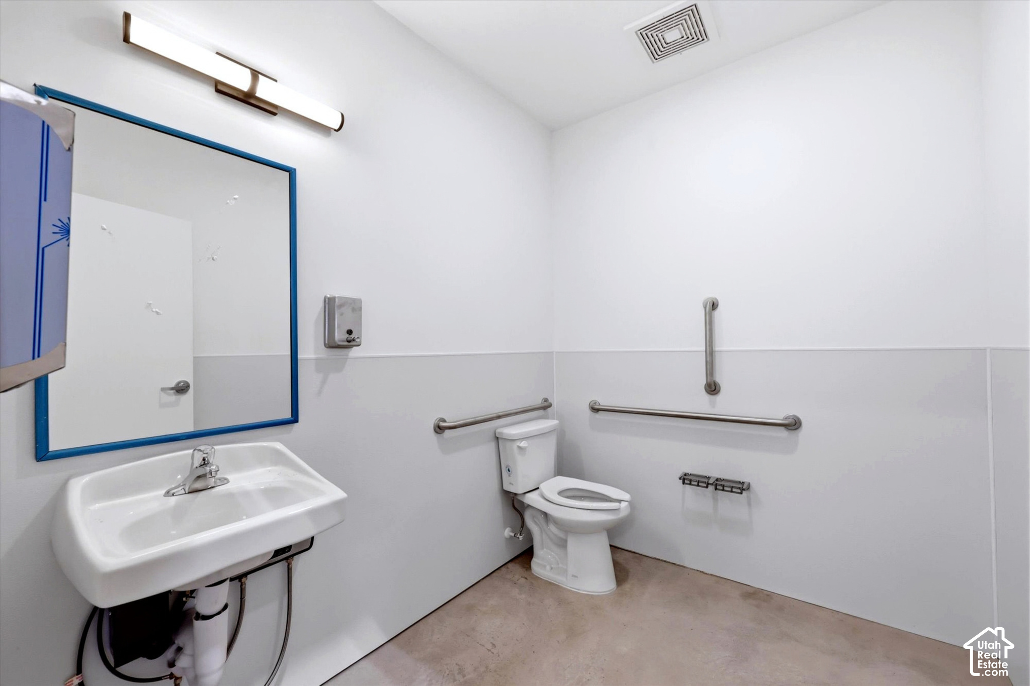 main property photo 32