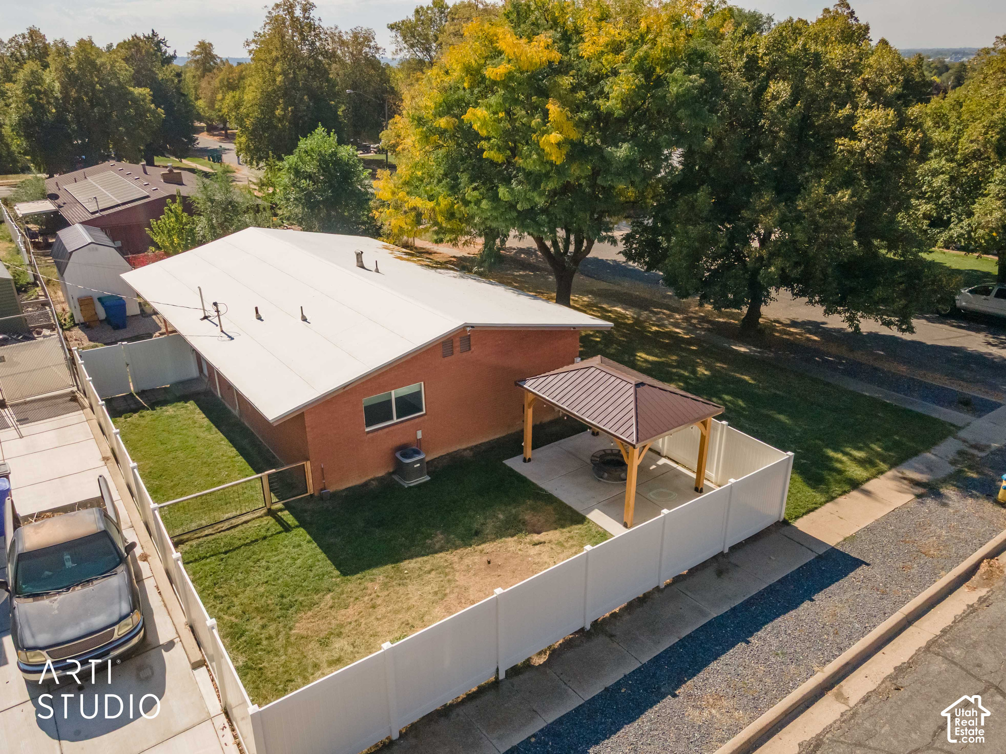 main property photo 25