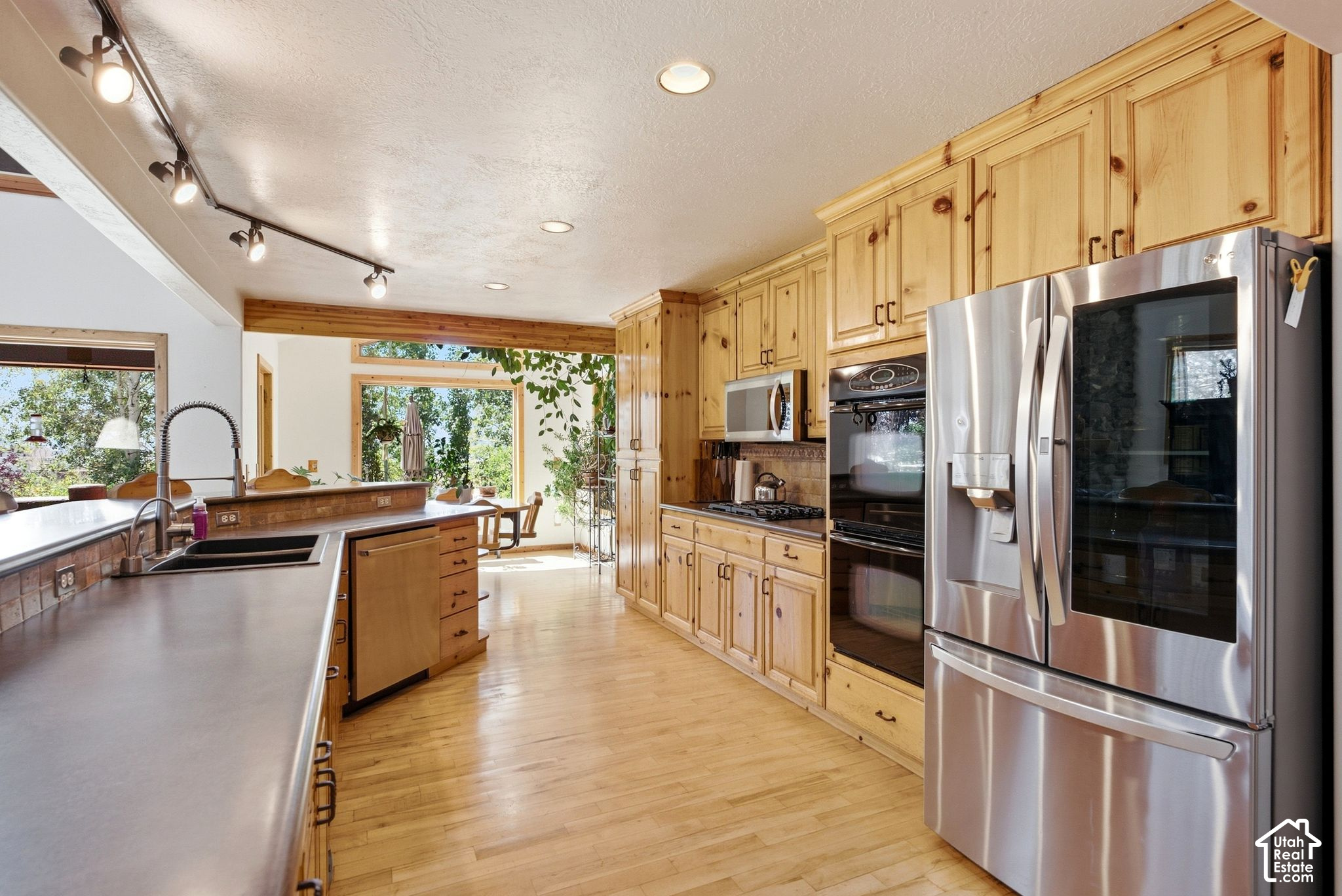 main property photo 13