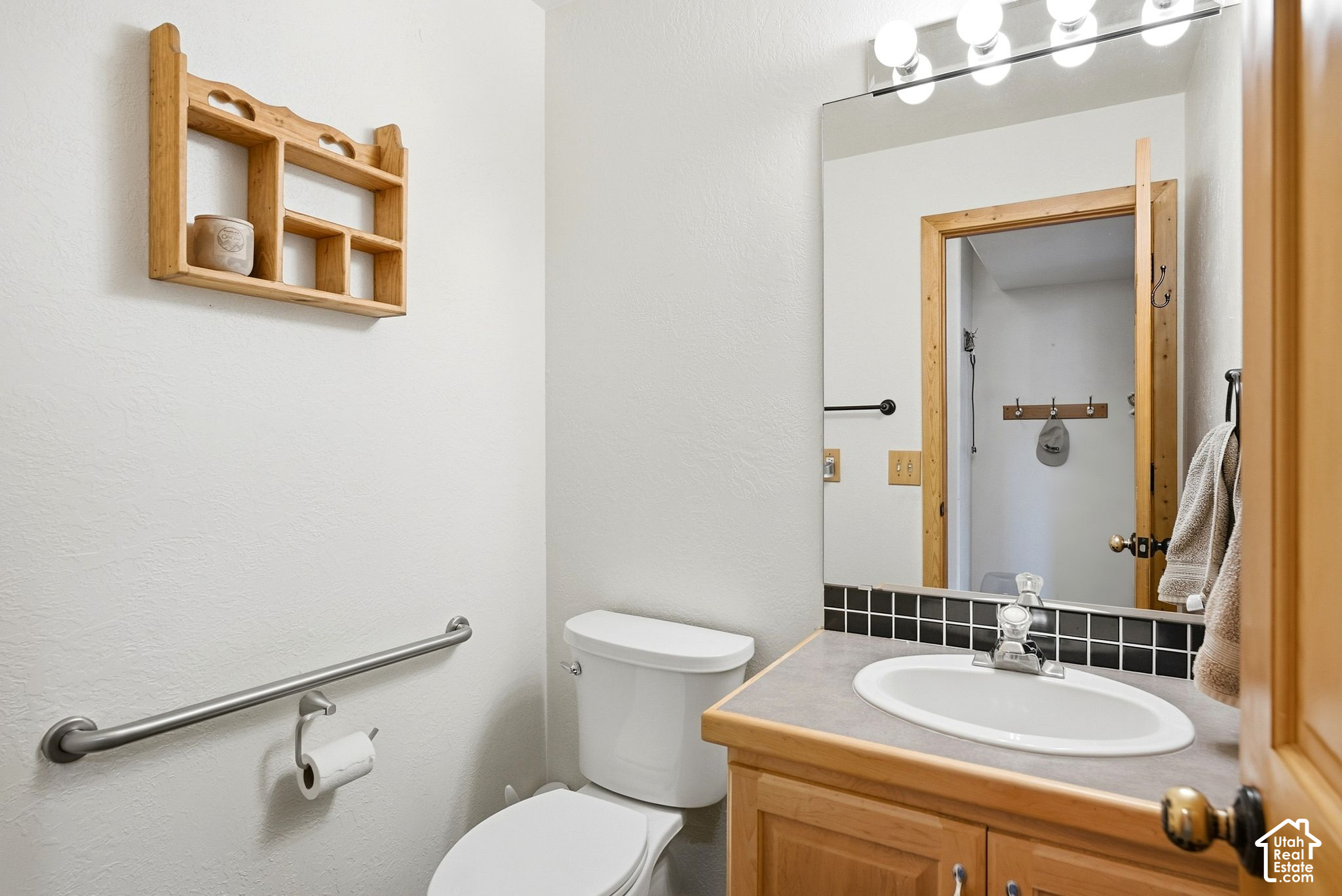main property photo 30