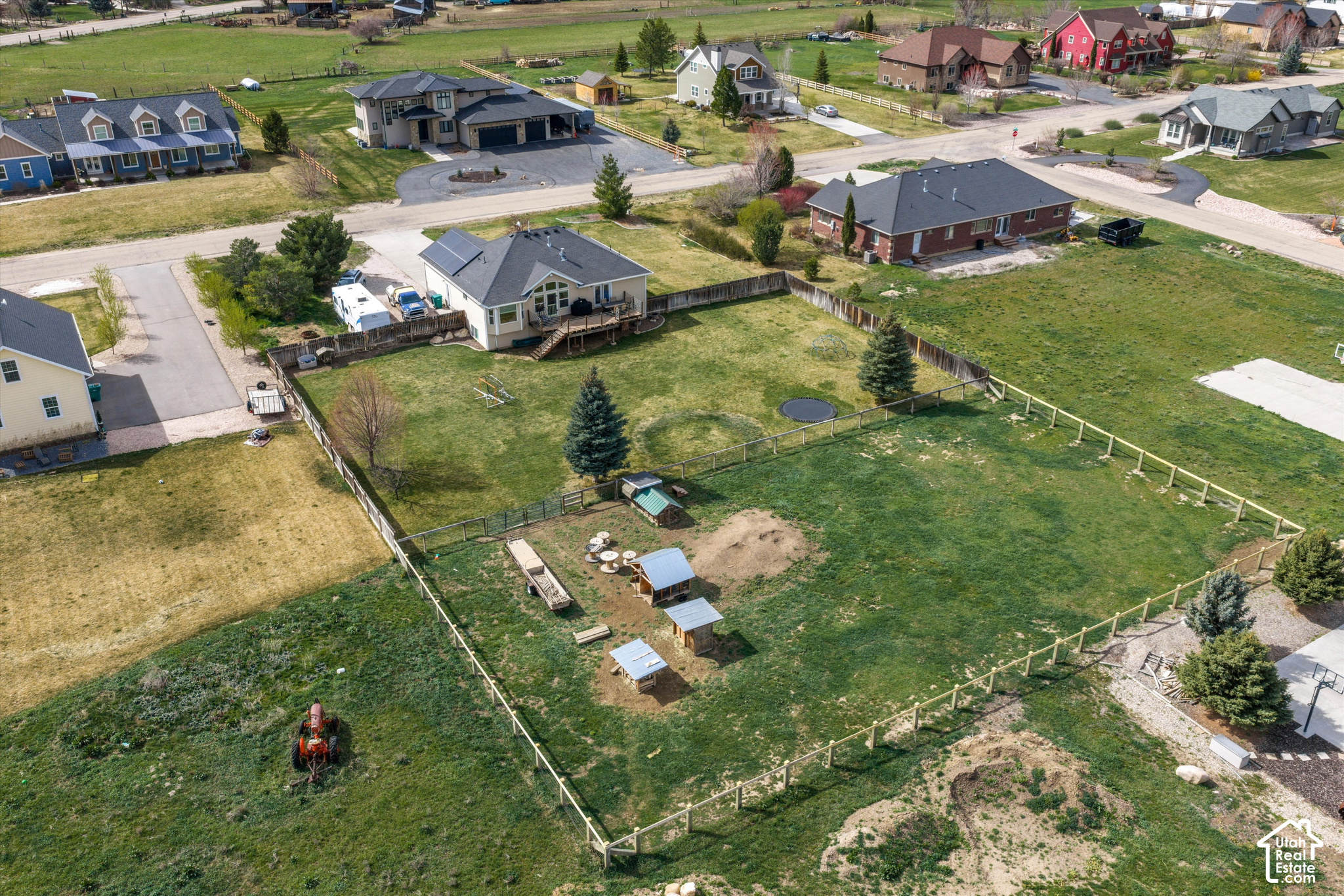 main property photo 40