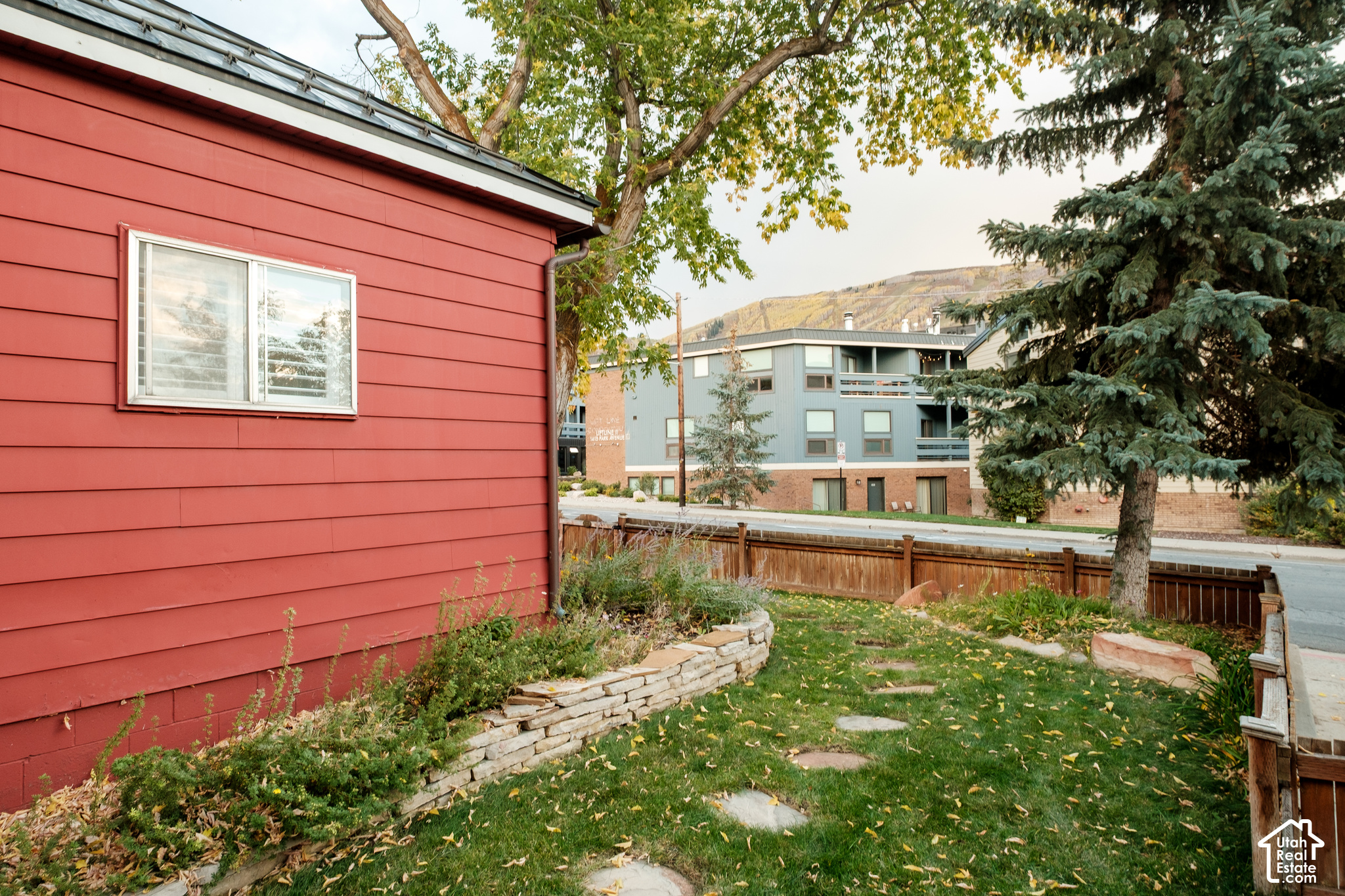 main property photo 28
