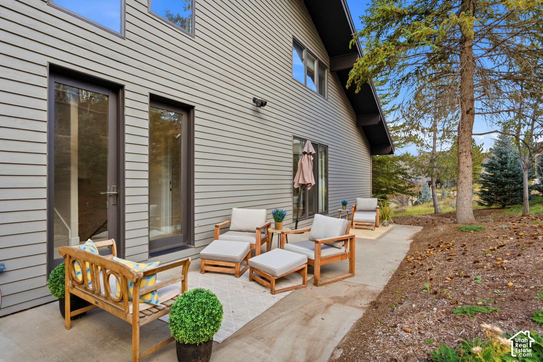 main property photo 32
