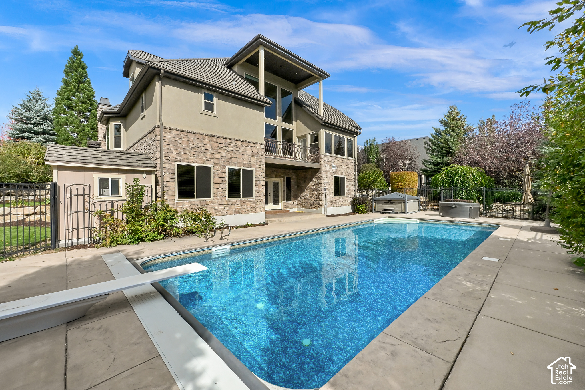 main property photo 27
