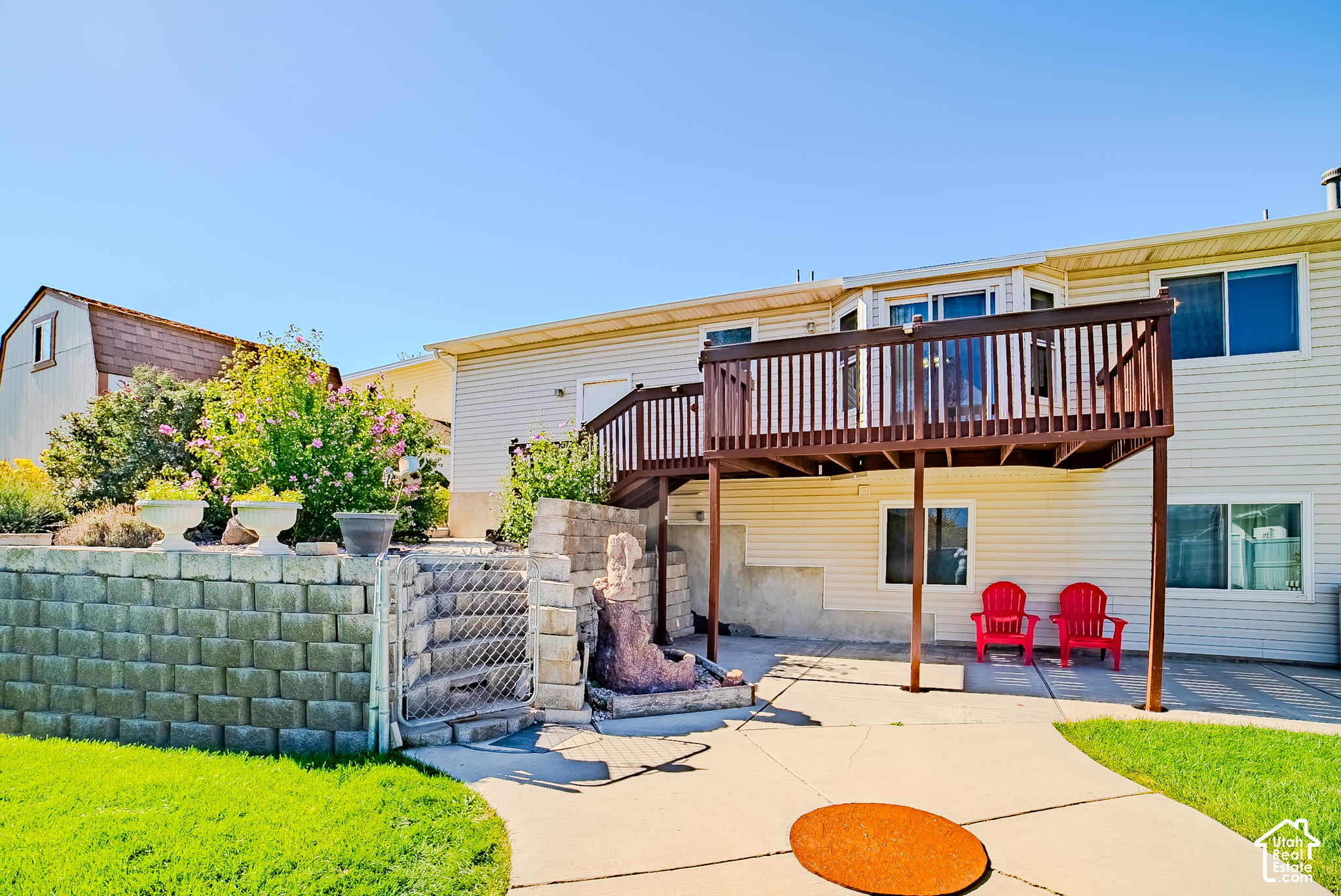 main property photo 28
