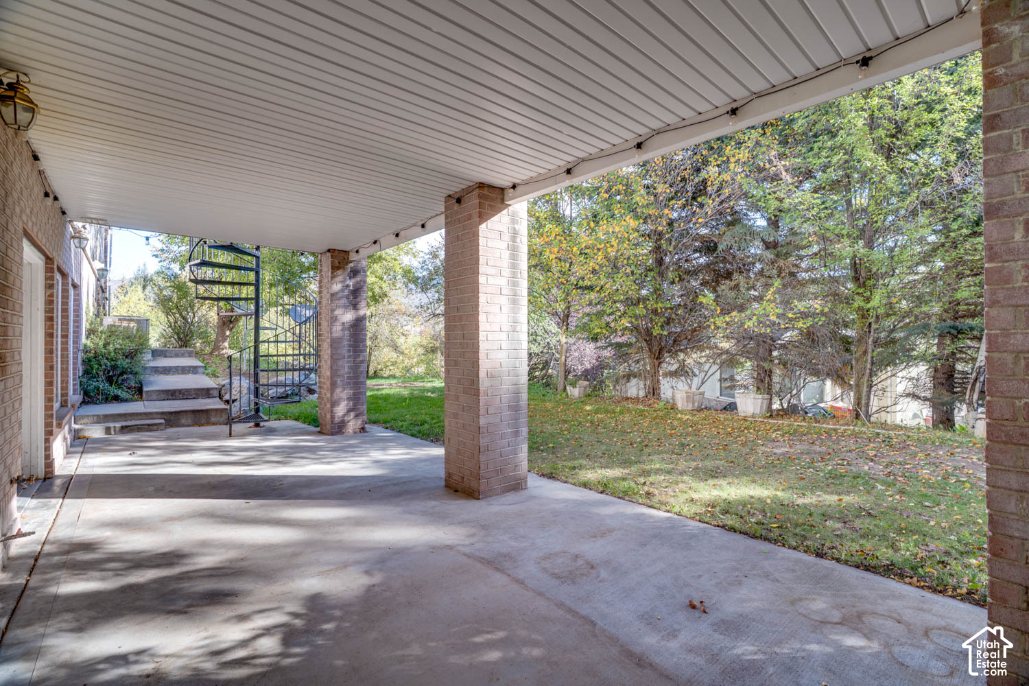 main property photo 28