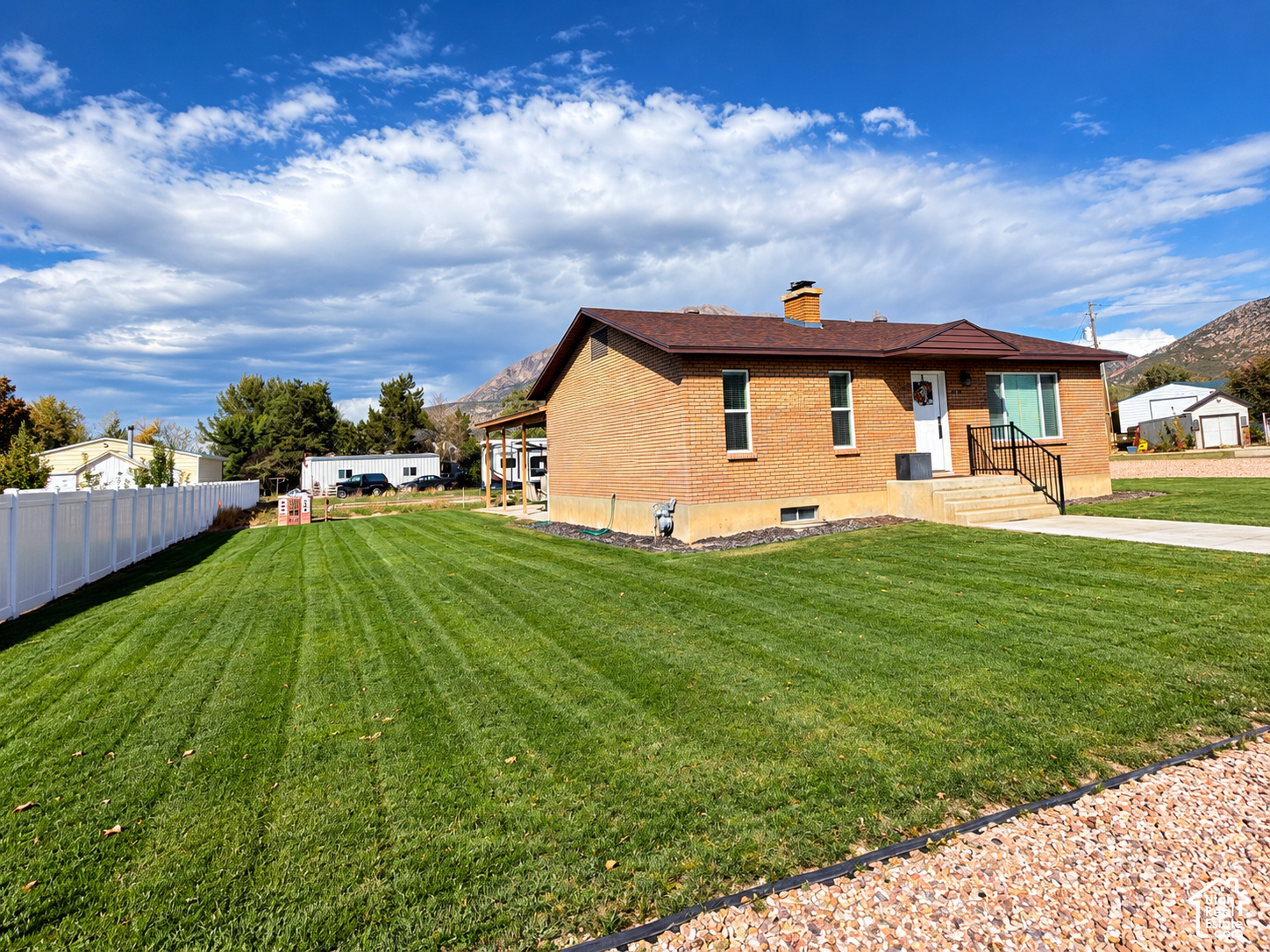 main property photo 16