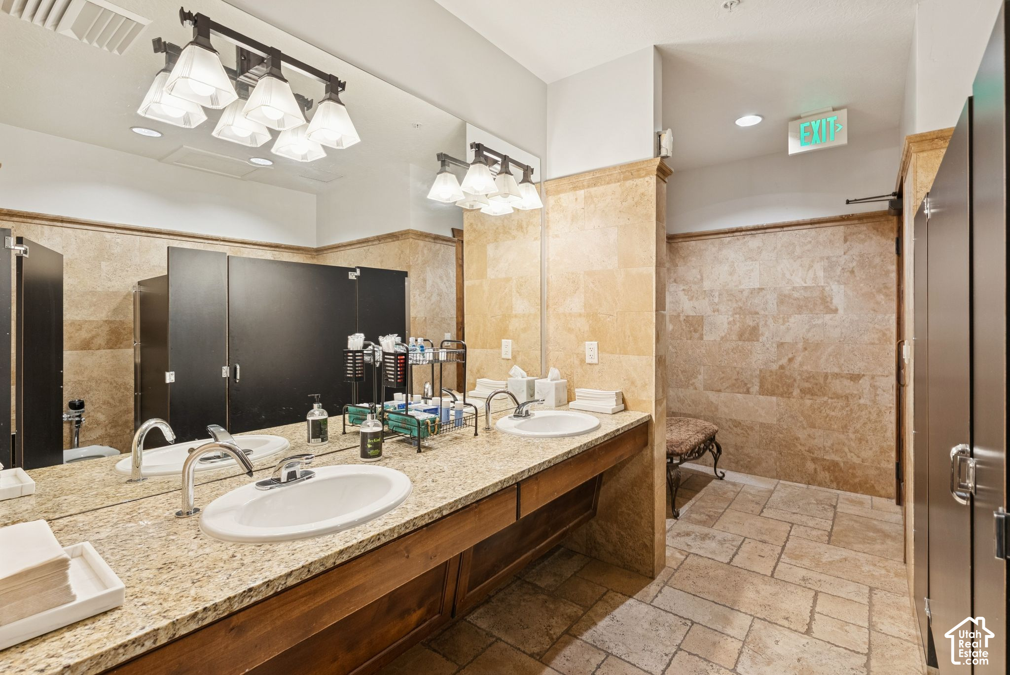 main property photo 78