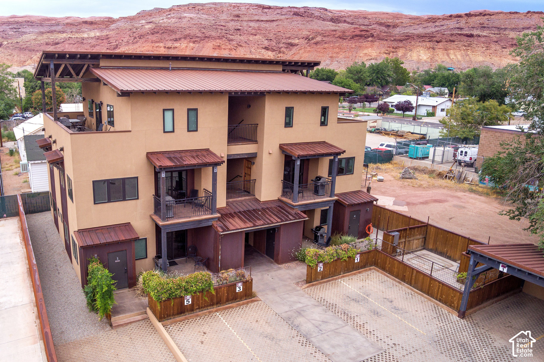 main property photo 30