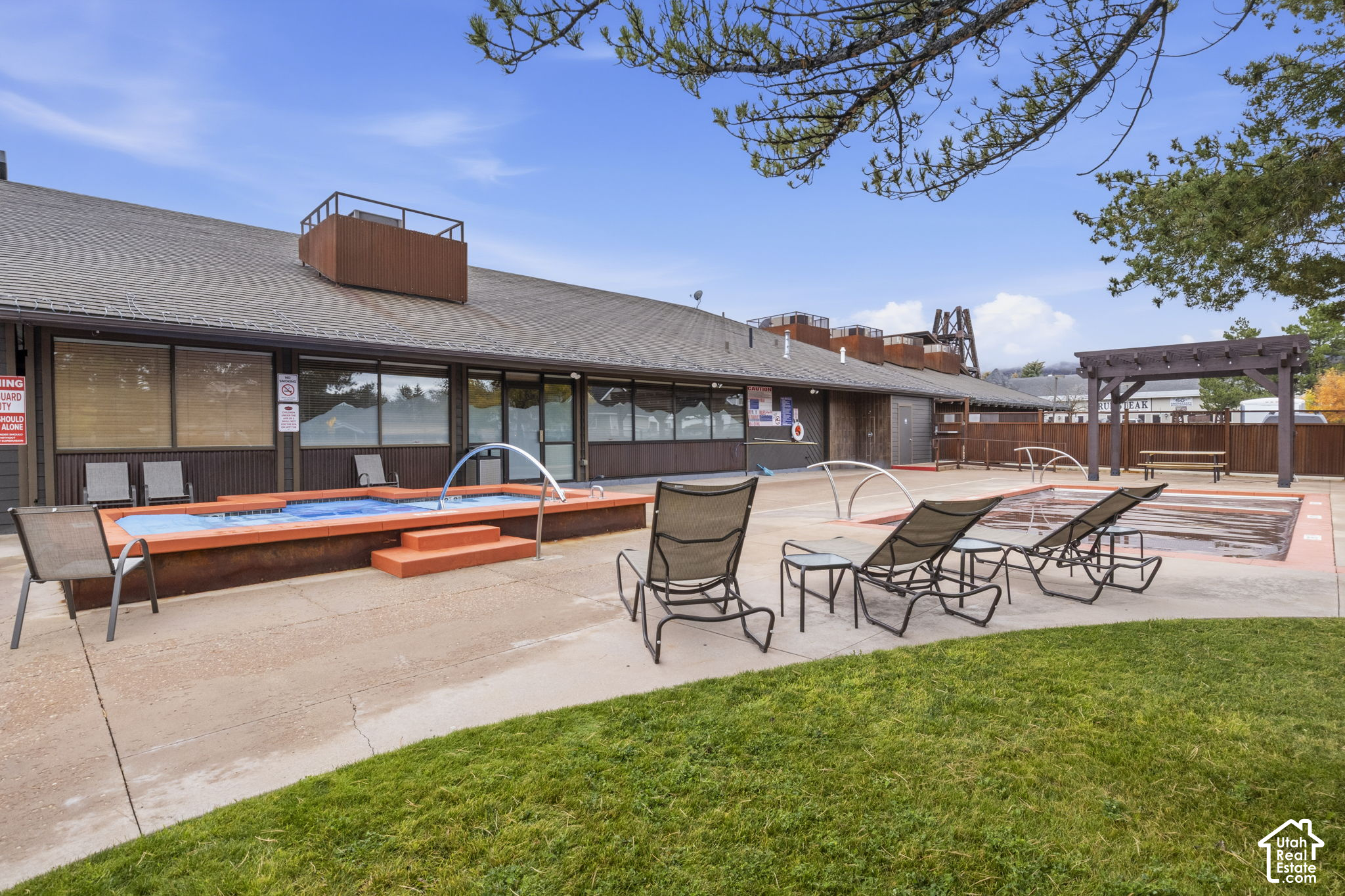 main property photo 19