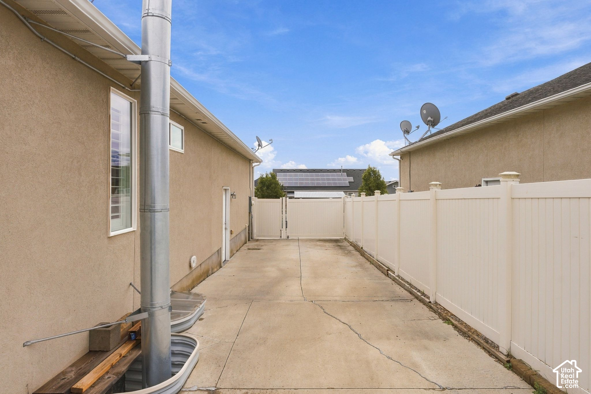 main property photo 74