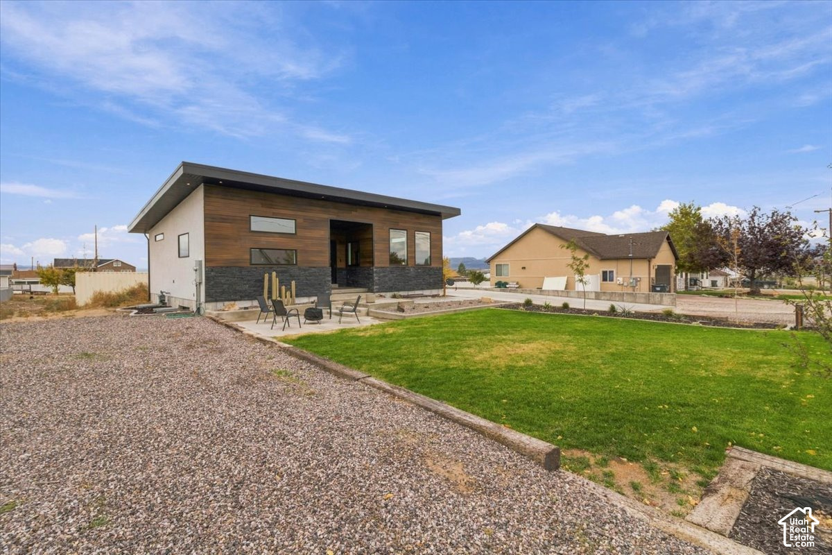 main property photo 28
