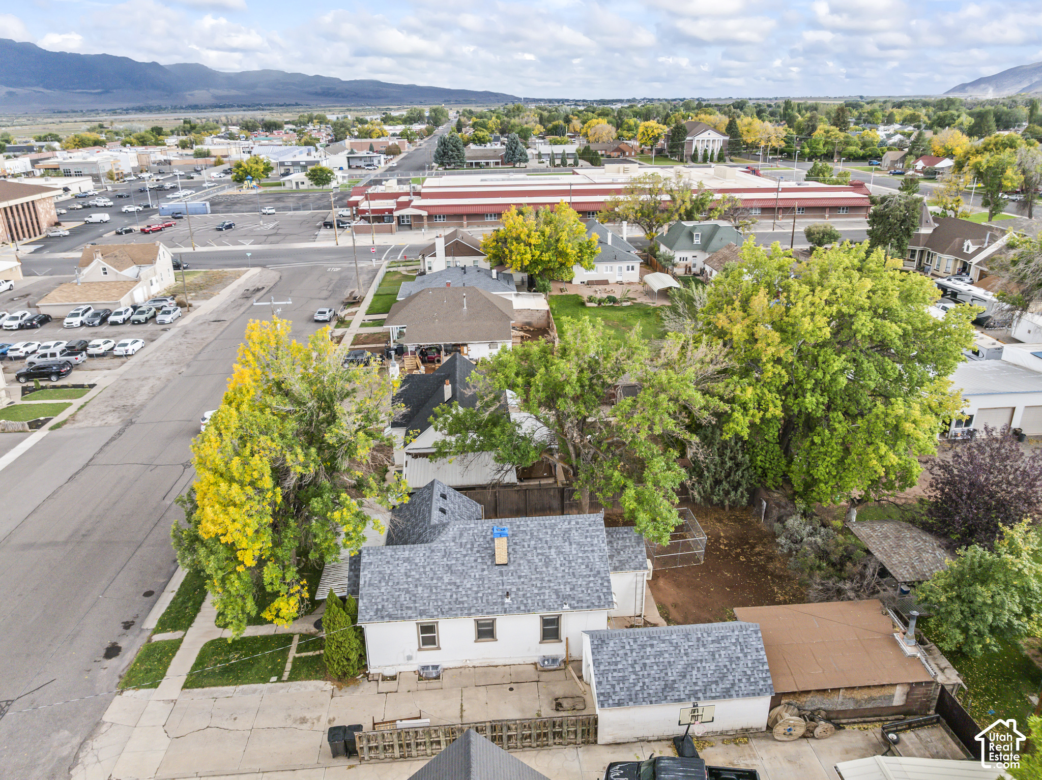 main property photo 9