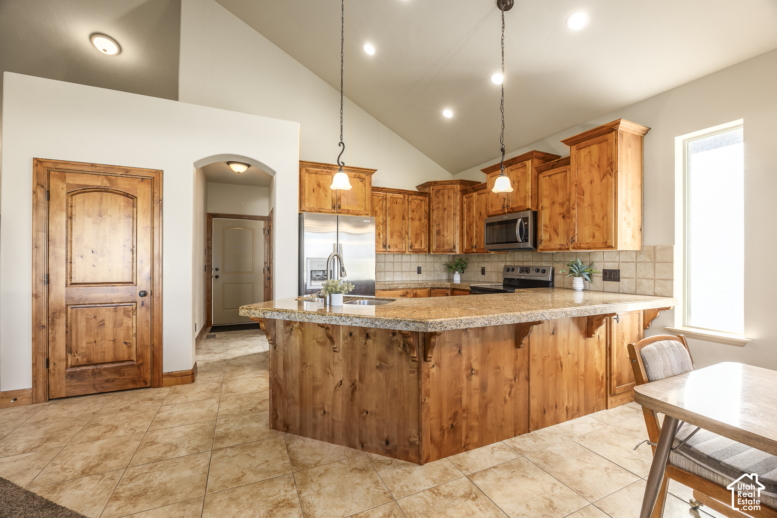 main property photo 10
