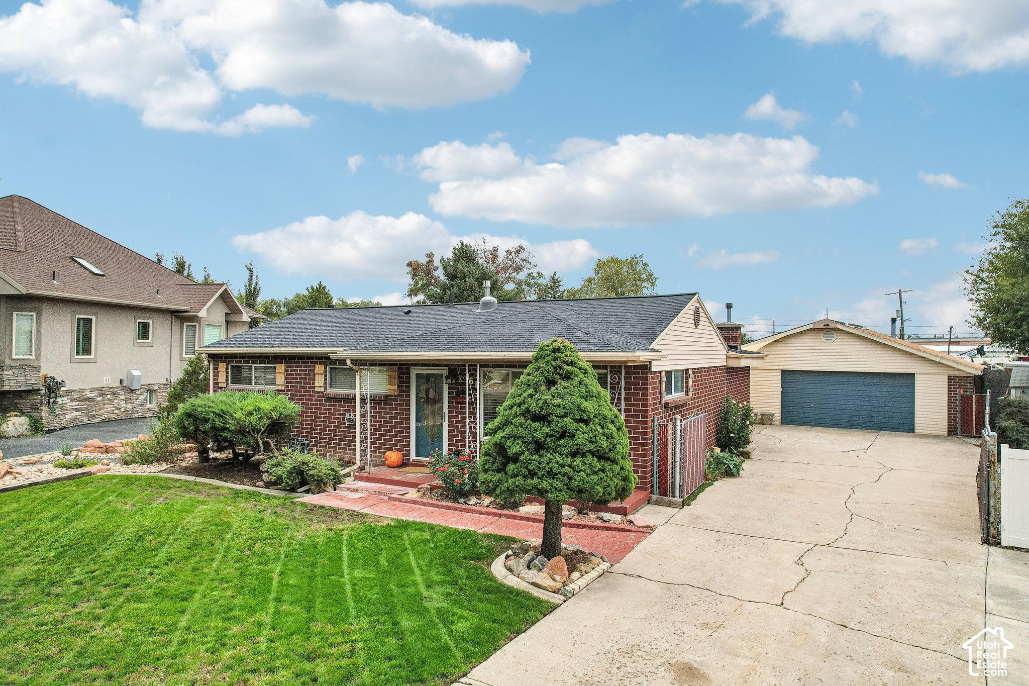 main property photo 34