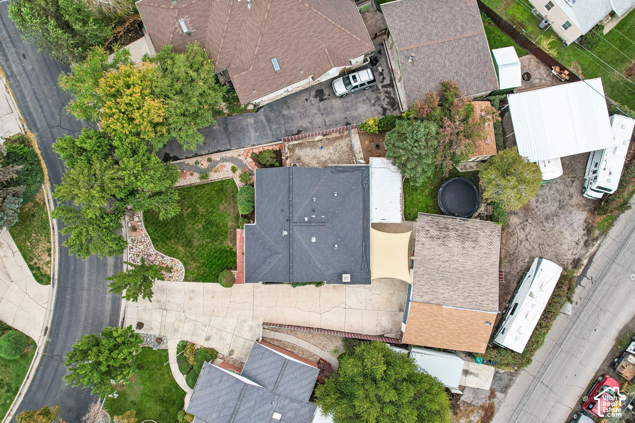 main property photo 37