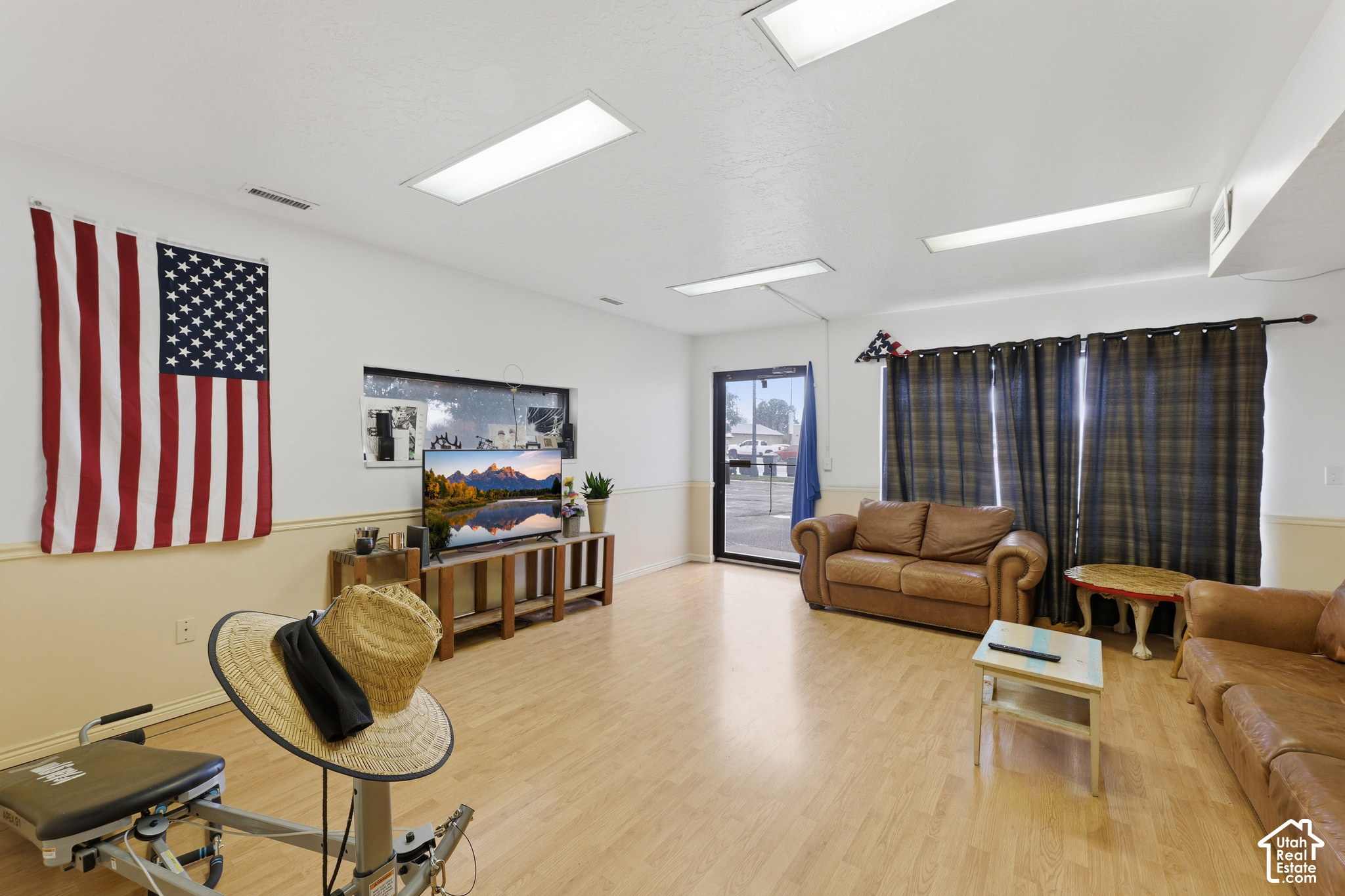 main property photo 17