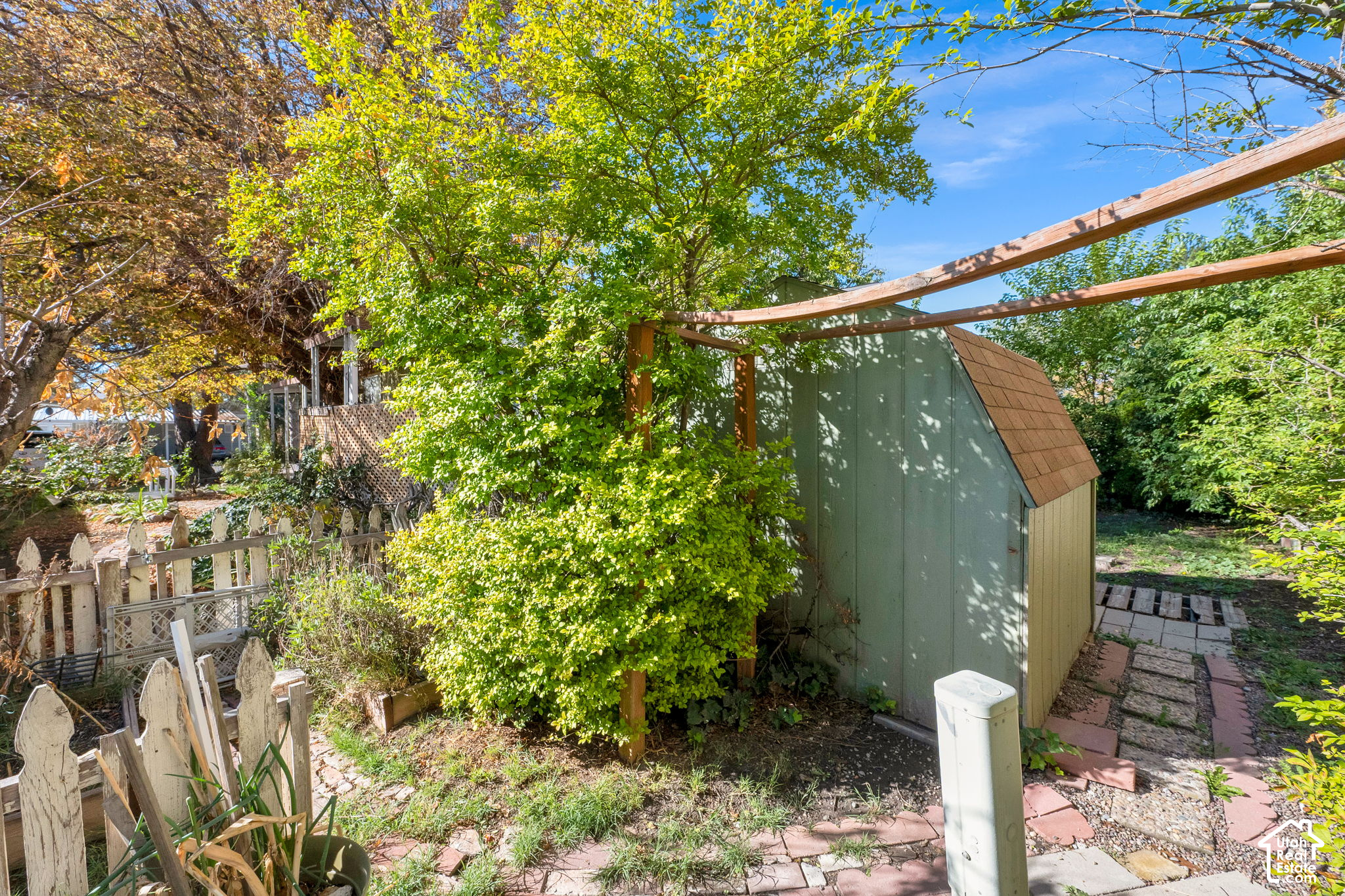 main property photo 23