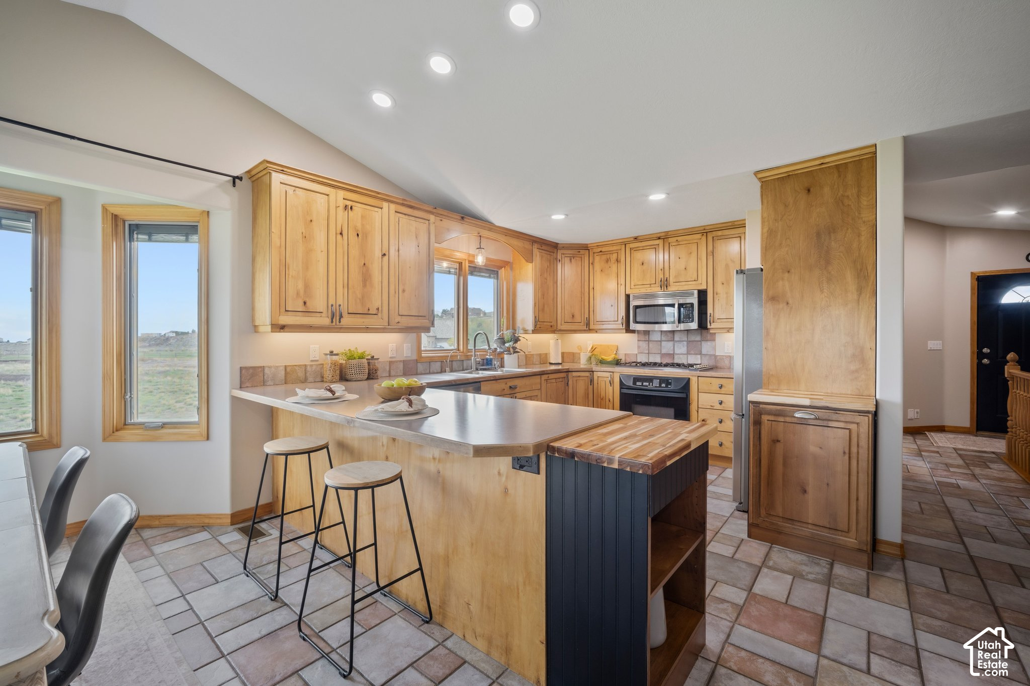 main property photo 10