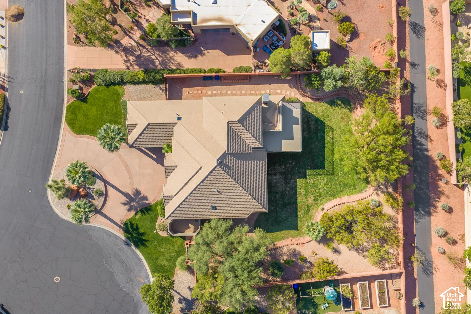 main property photo 38