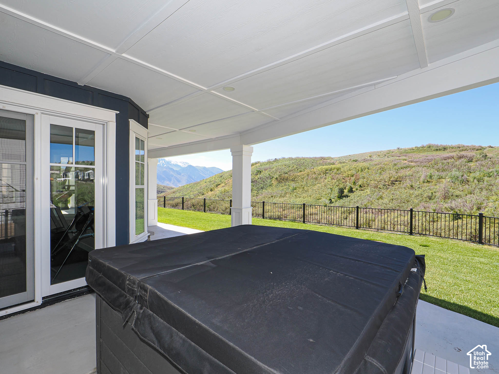 main property photo 8