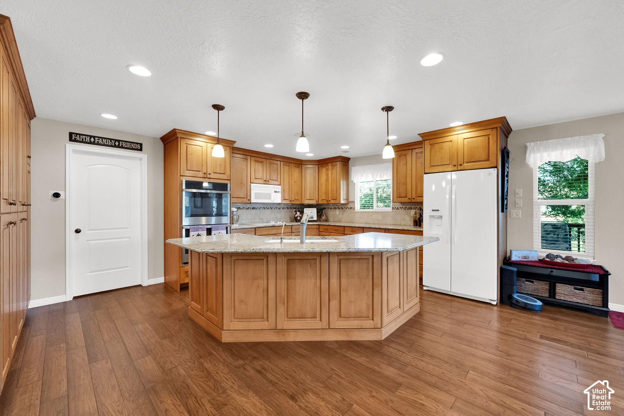 main property photo 6