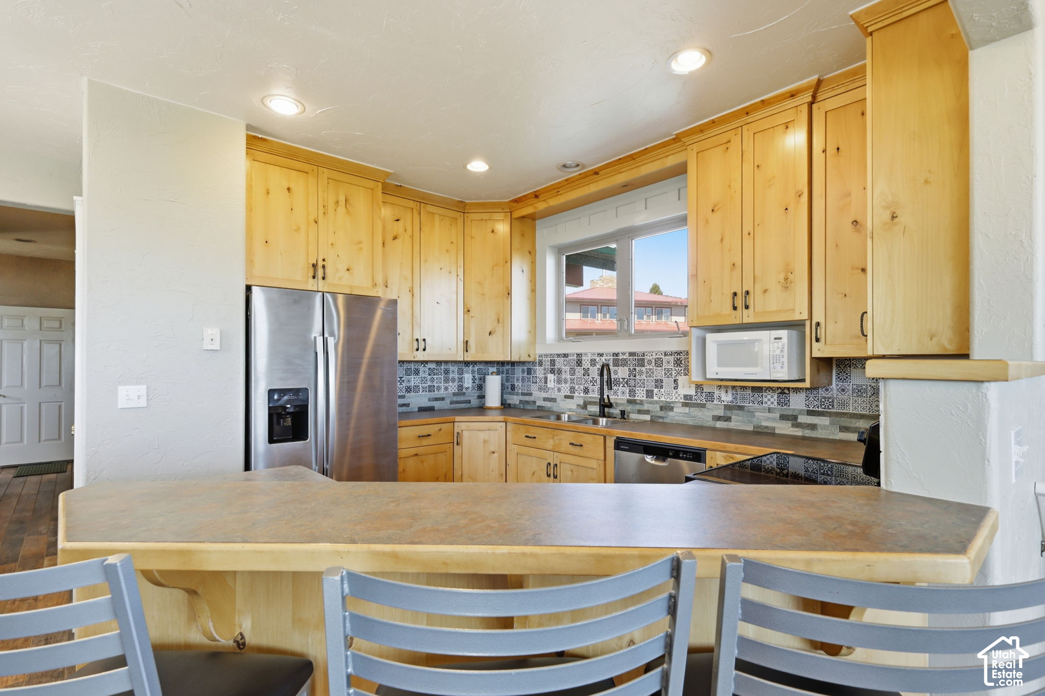 main property photo 13