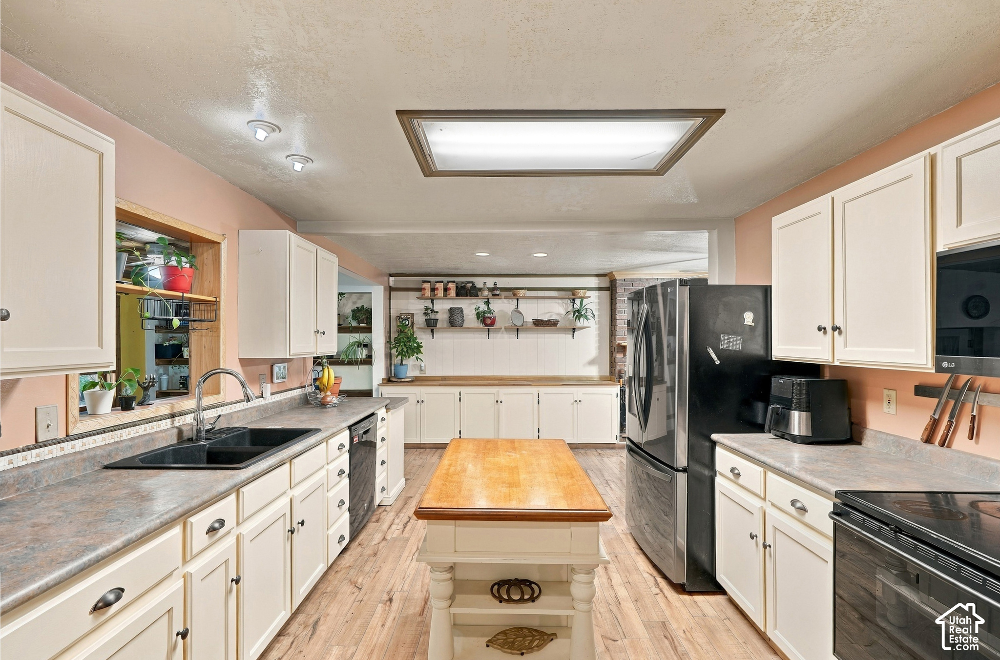 main property photo 6