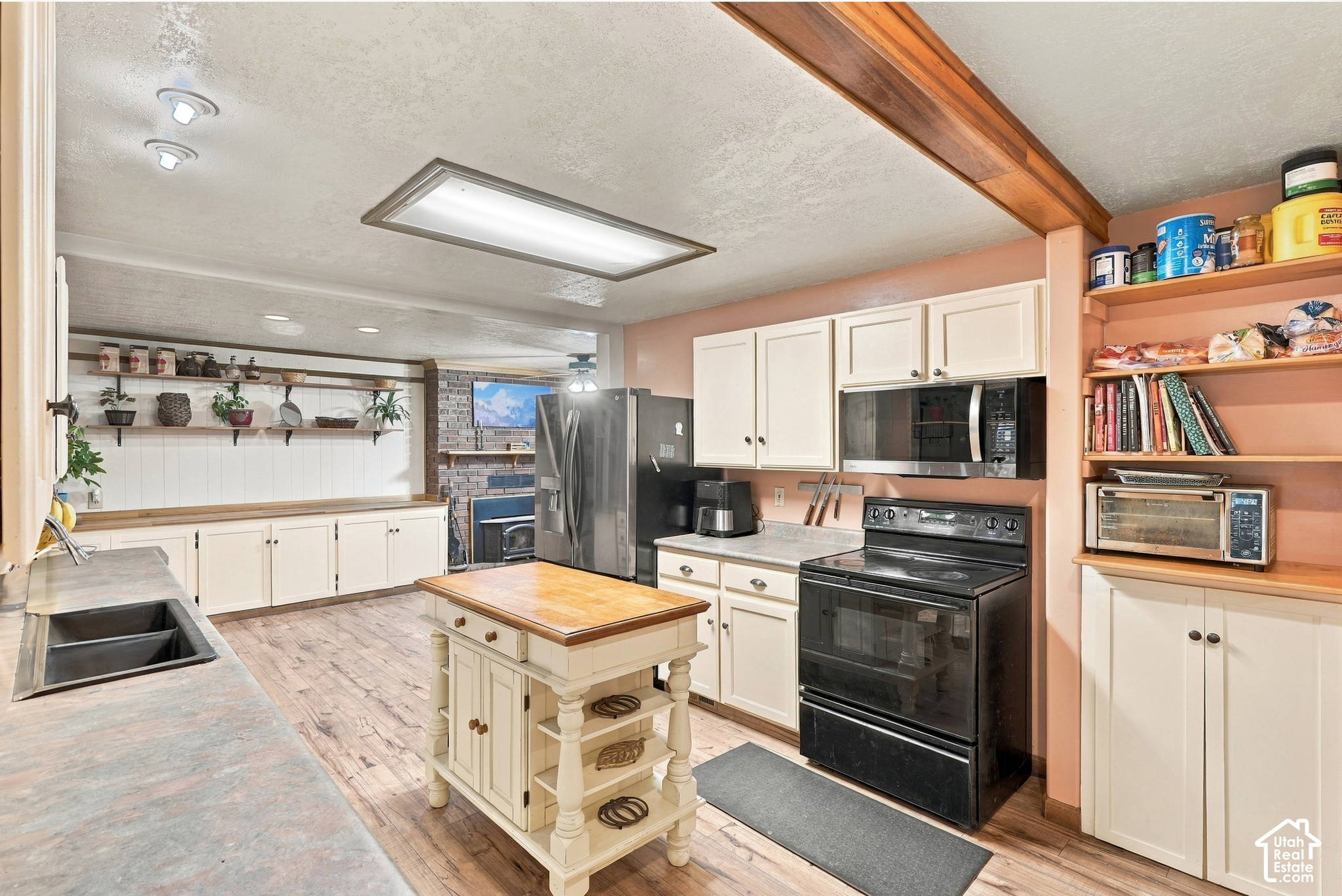 main property photo 7