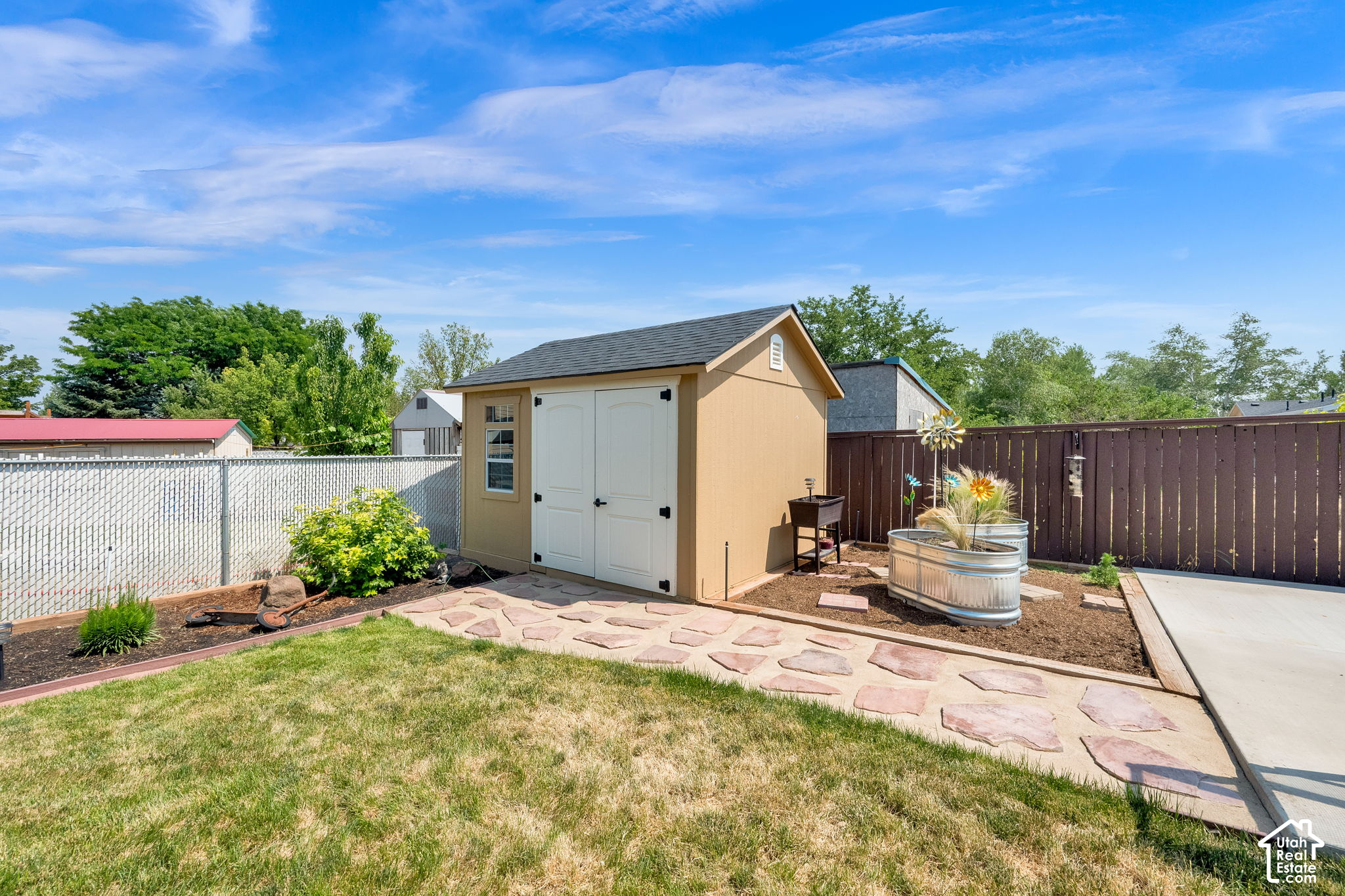 main property photo 17
