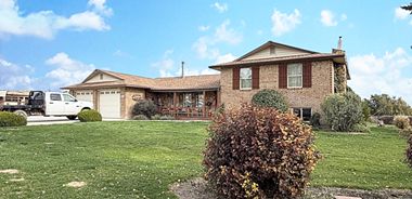 image of property with 4 Bed | 3 Bath | 2,744 Sqft