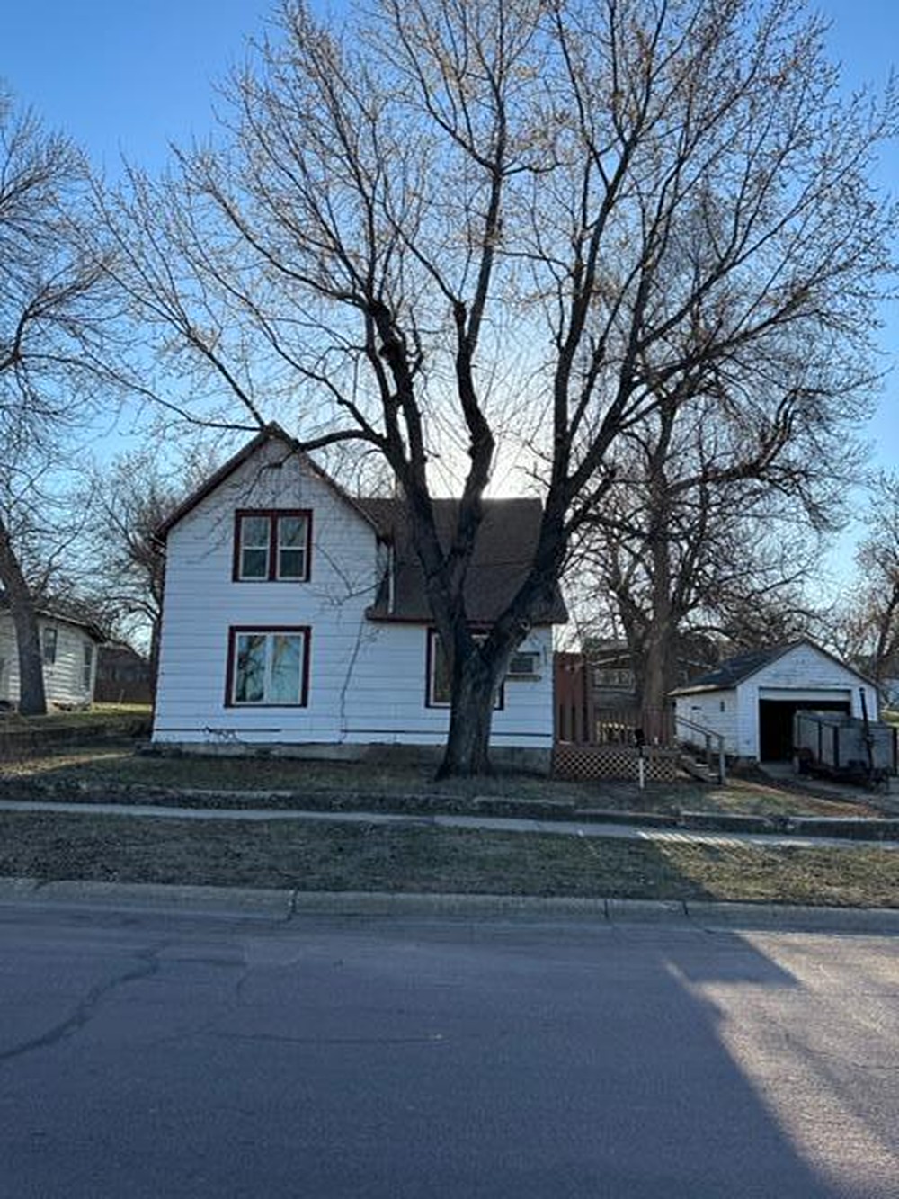 FOR SALE 633 Miller Ave, Windom, MN 3 Bed / 1 Bath River's Edge Realty