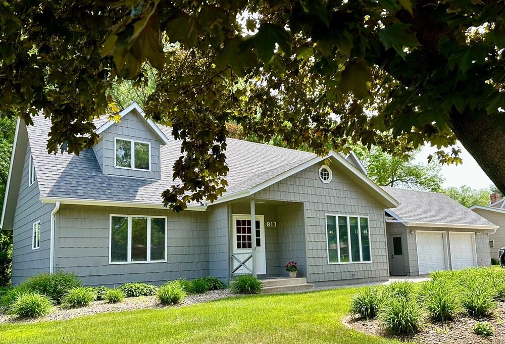 FOR SALE 817 17th St, Windom, MN 4 Bed / 3 Bath River's Edge Realty