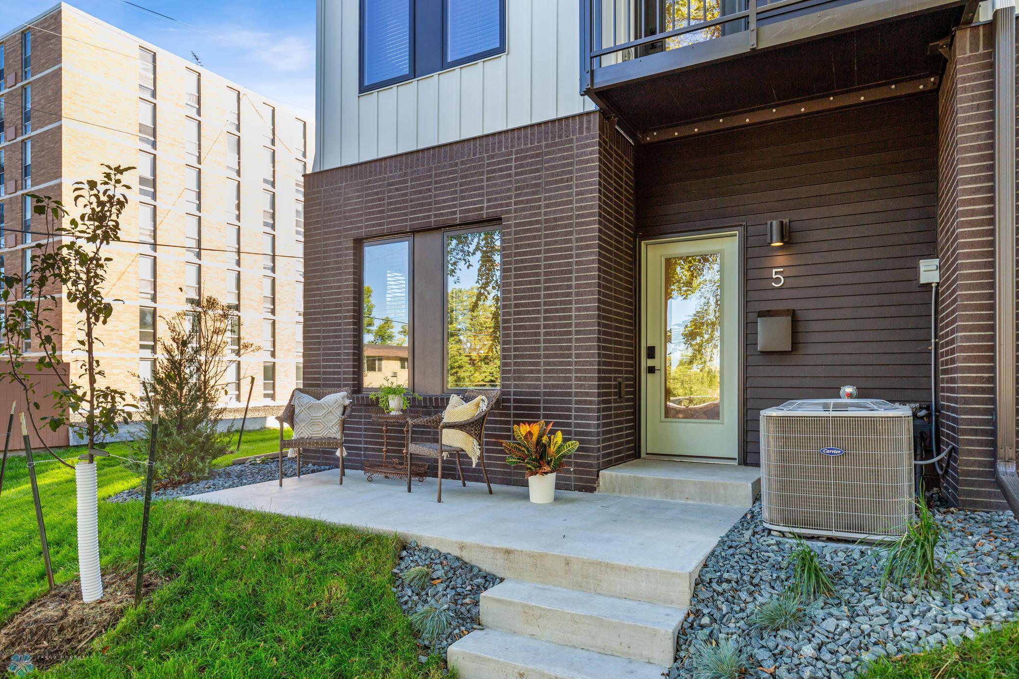 main property photo 5