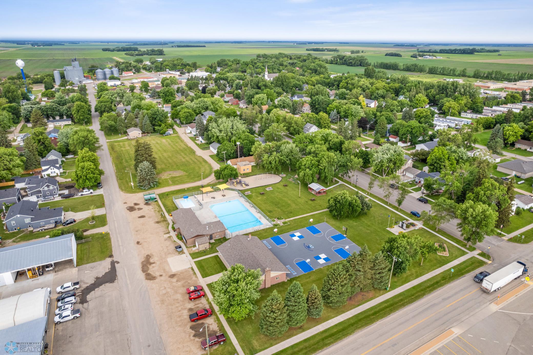 main property photo 11