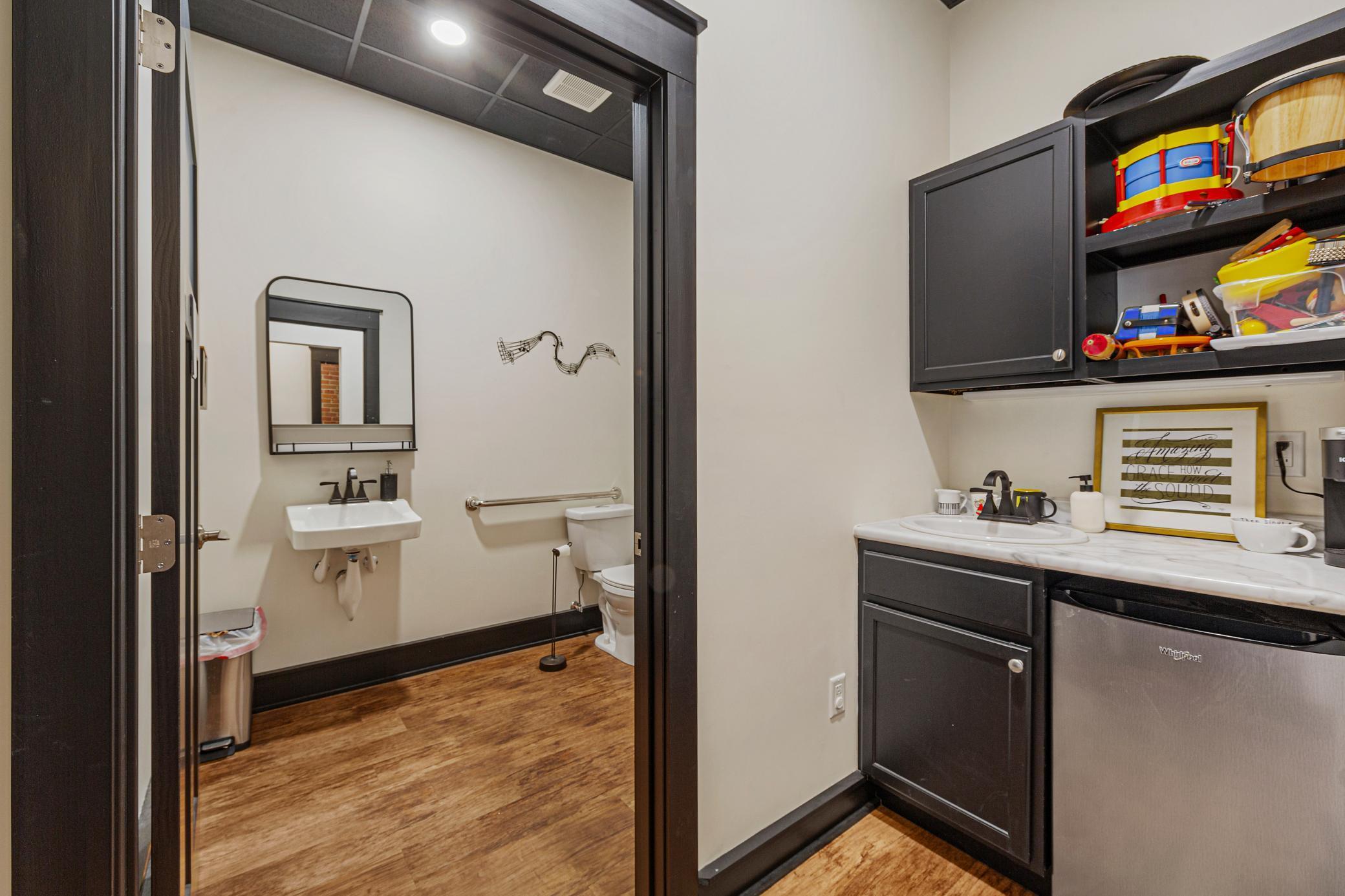 main property photo 17