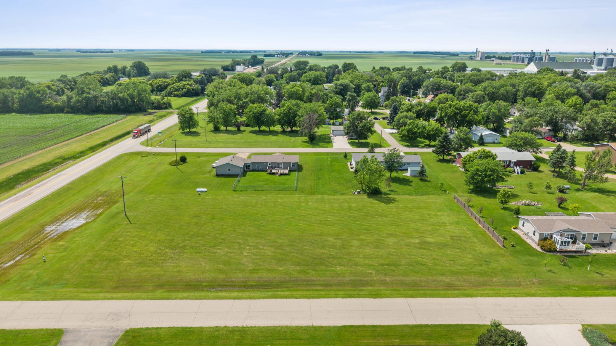 main property photo 33