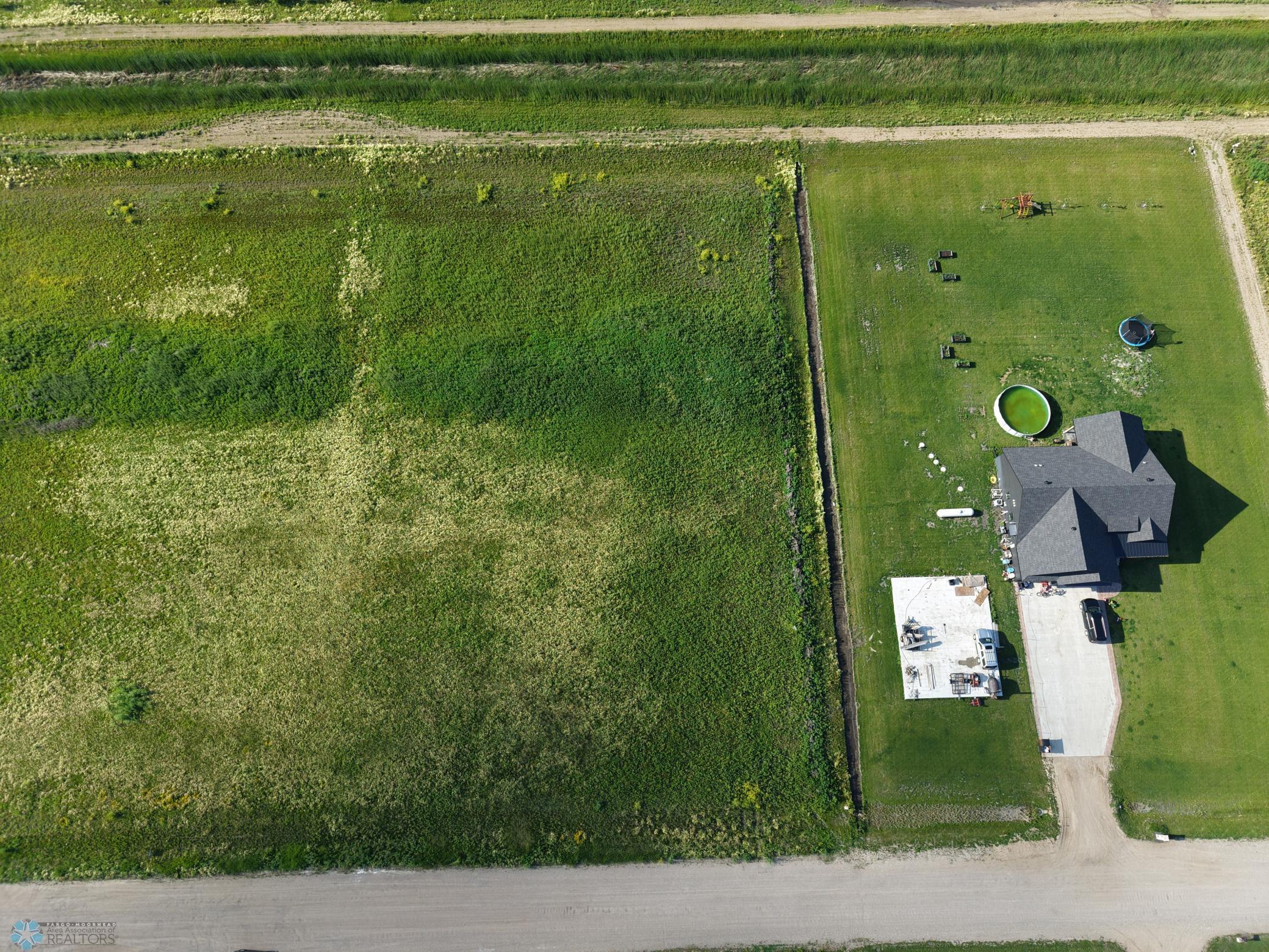 main property photo 13