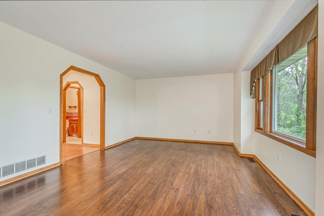 property viewer photo 2