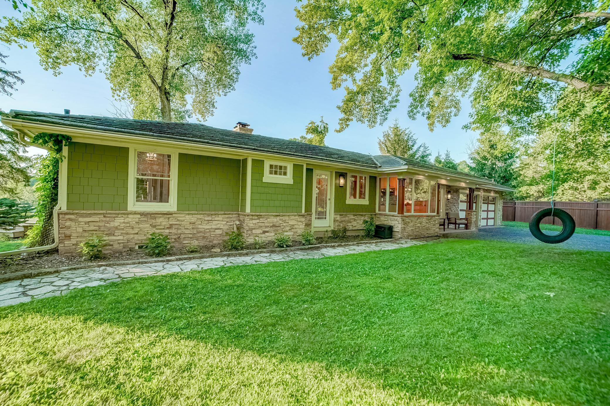 property viewer photo 2