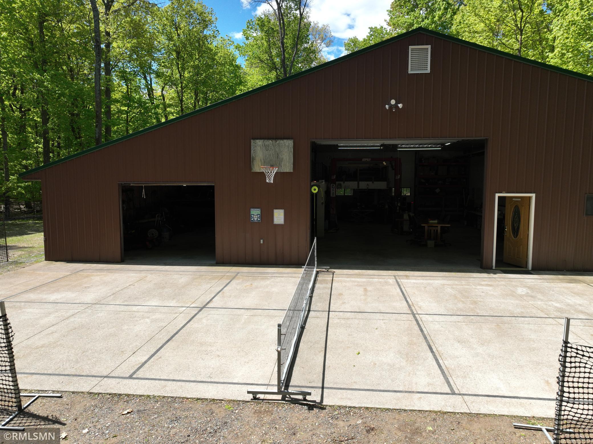 main property photo 28