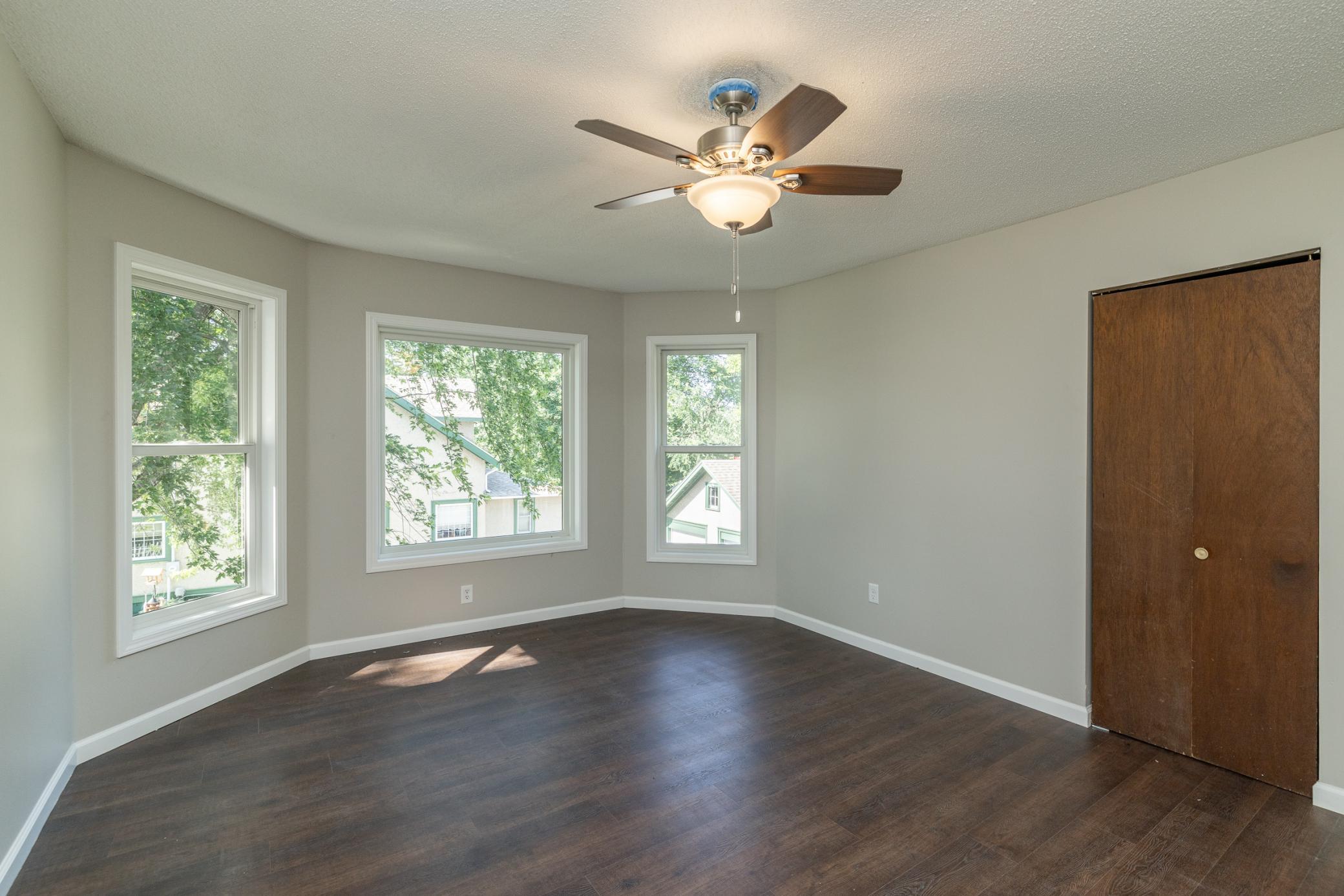 property viewer photo 18