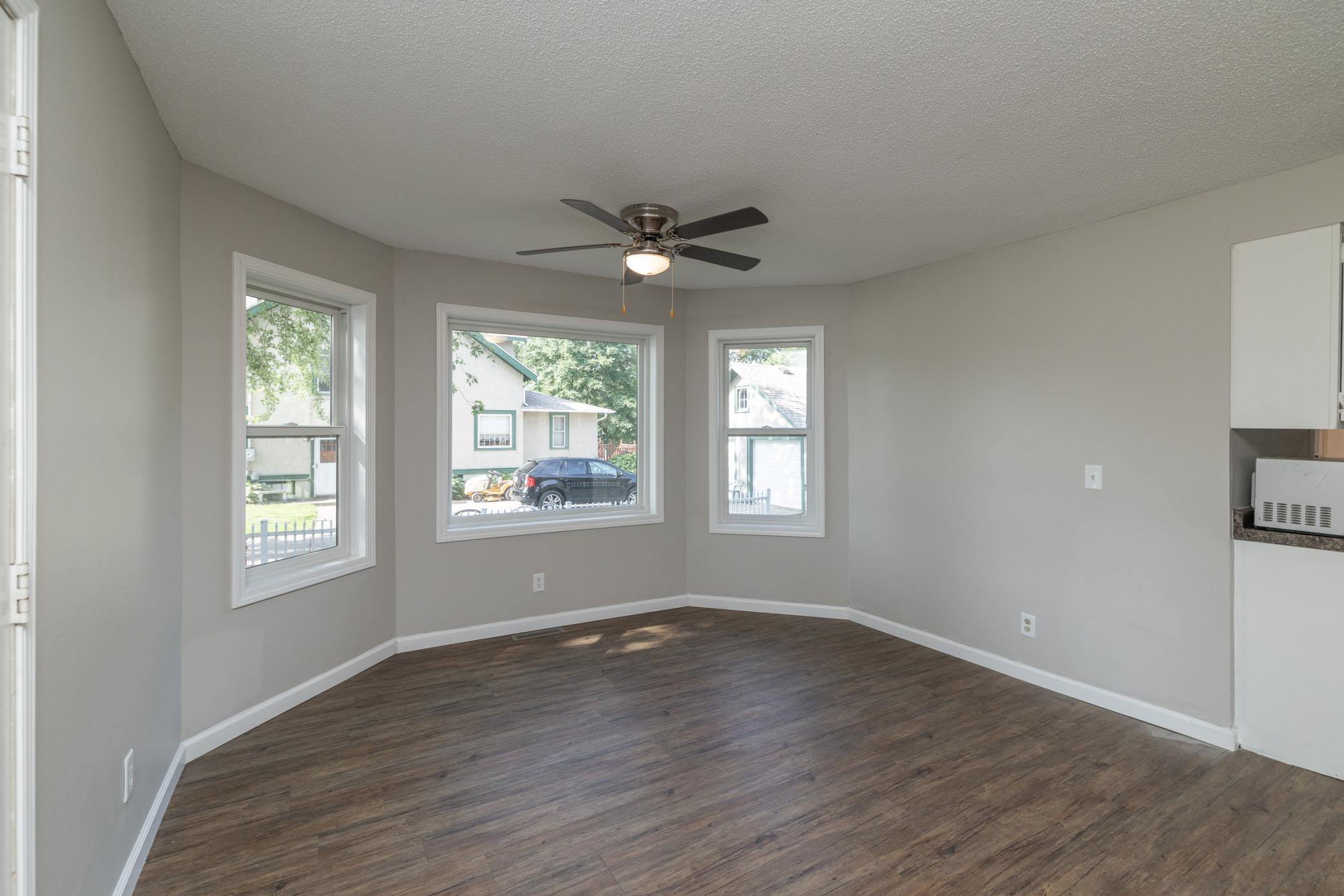 property viewer photo 4